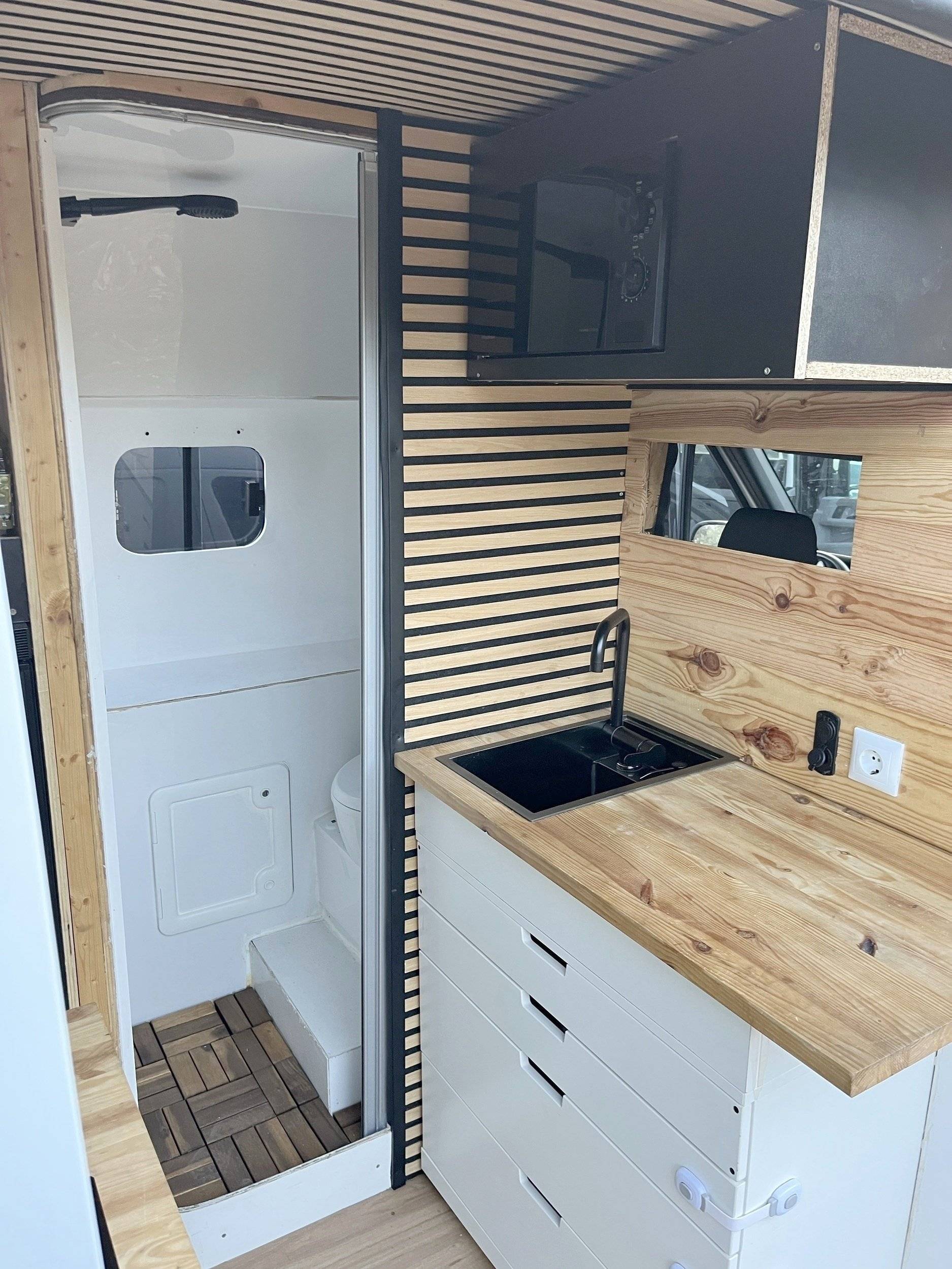 Coin repas Mercedes Sprinter 2,1 l 115 ch - Yescapa