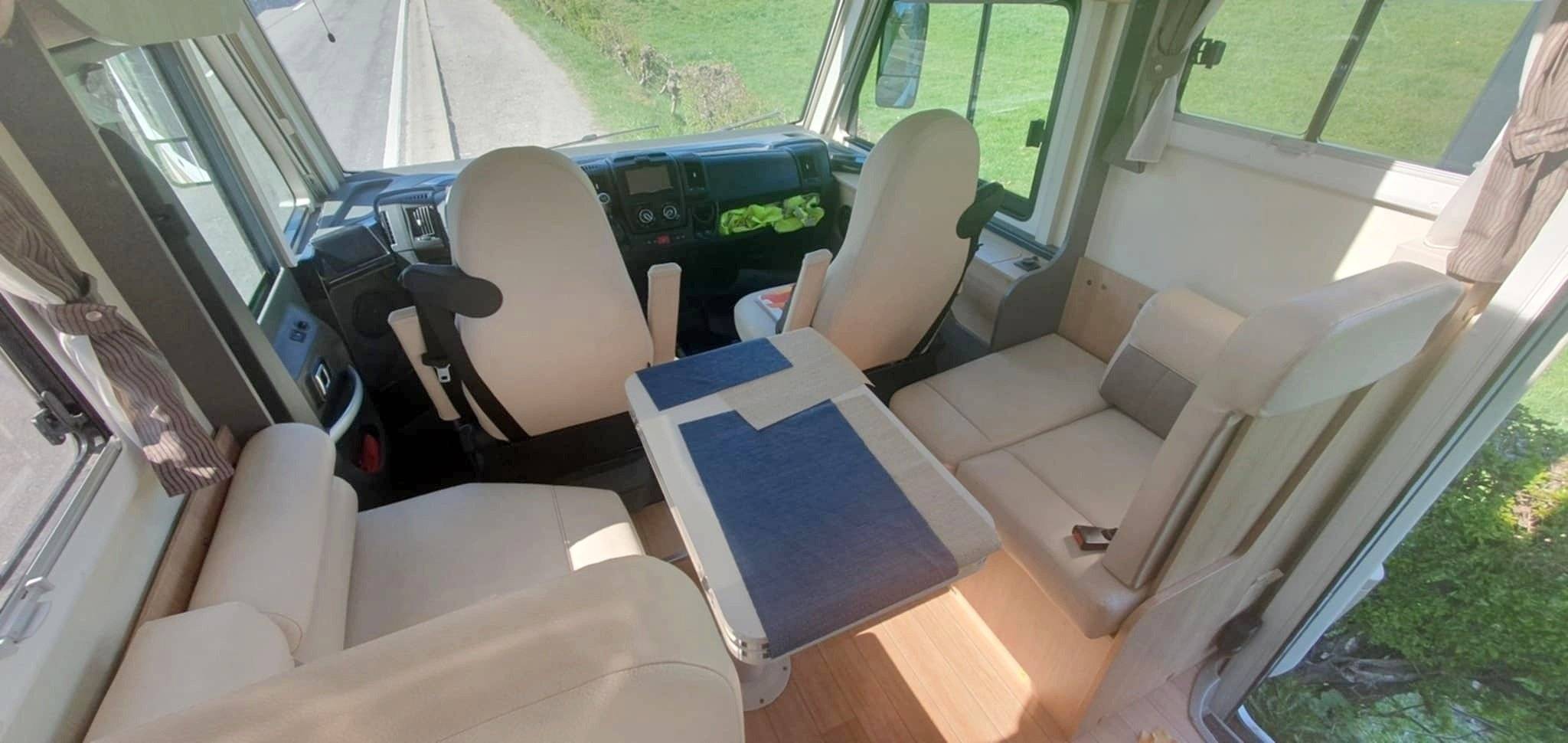 Dining Area Fiat Fiat Ducato Multijet  2.3l 160 CV - Yescapa