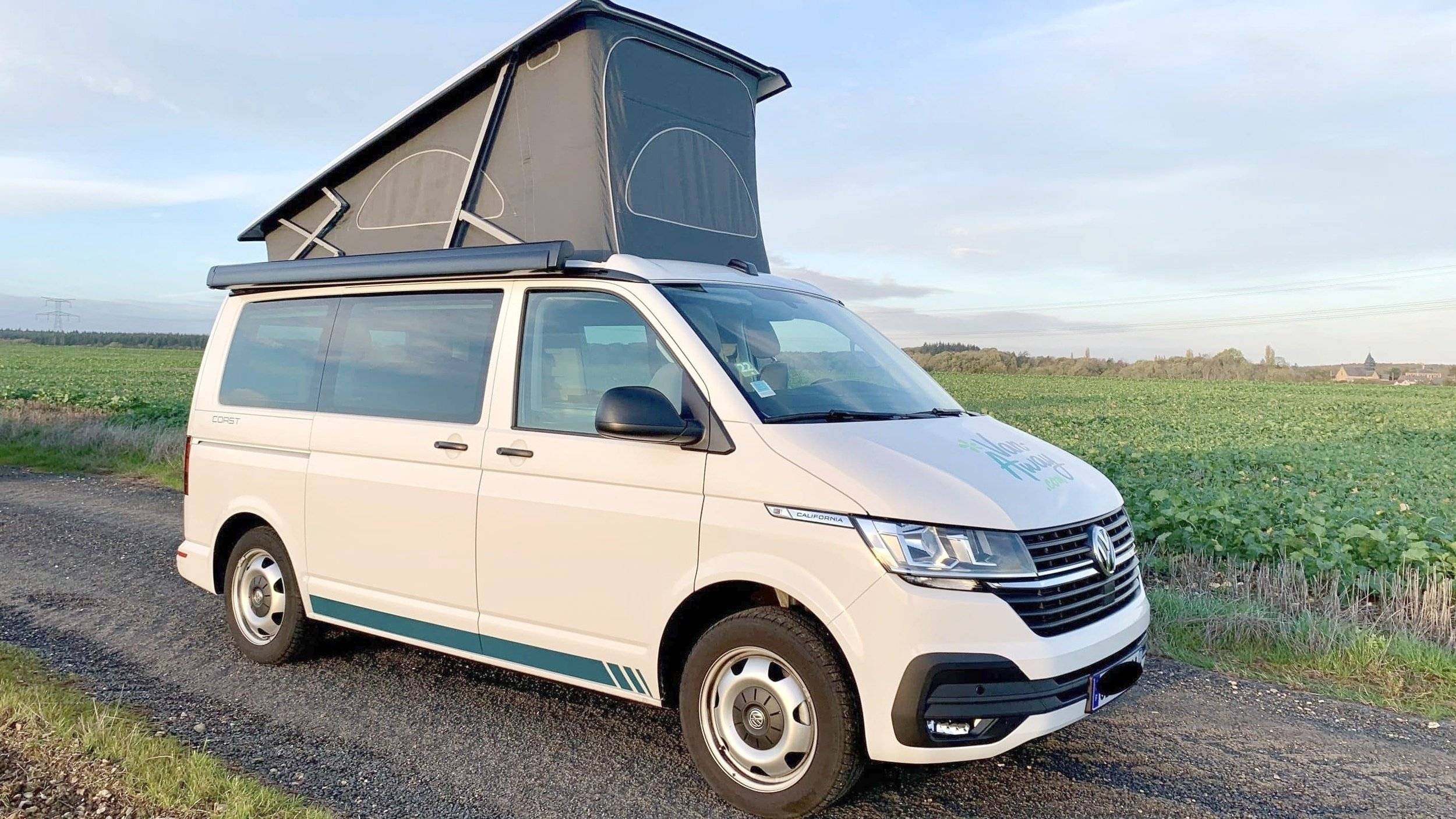 Vista del vehículo ángulo delantero Volkswagen T6.1 California - Yescapa