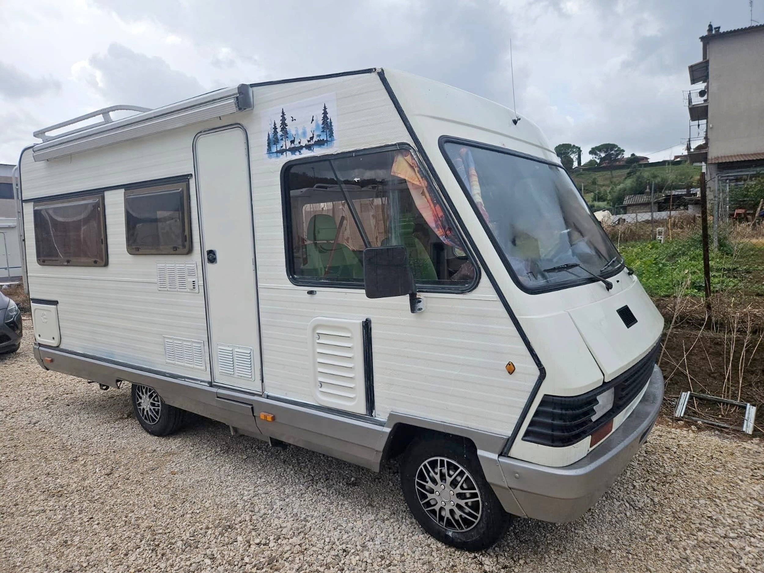schräge Vorderansicht Fiat Ducato 2.0 l 115 ch - Yescapa