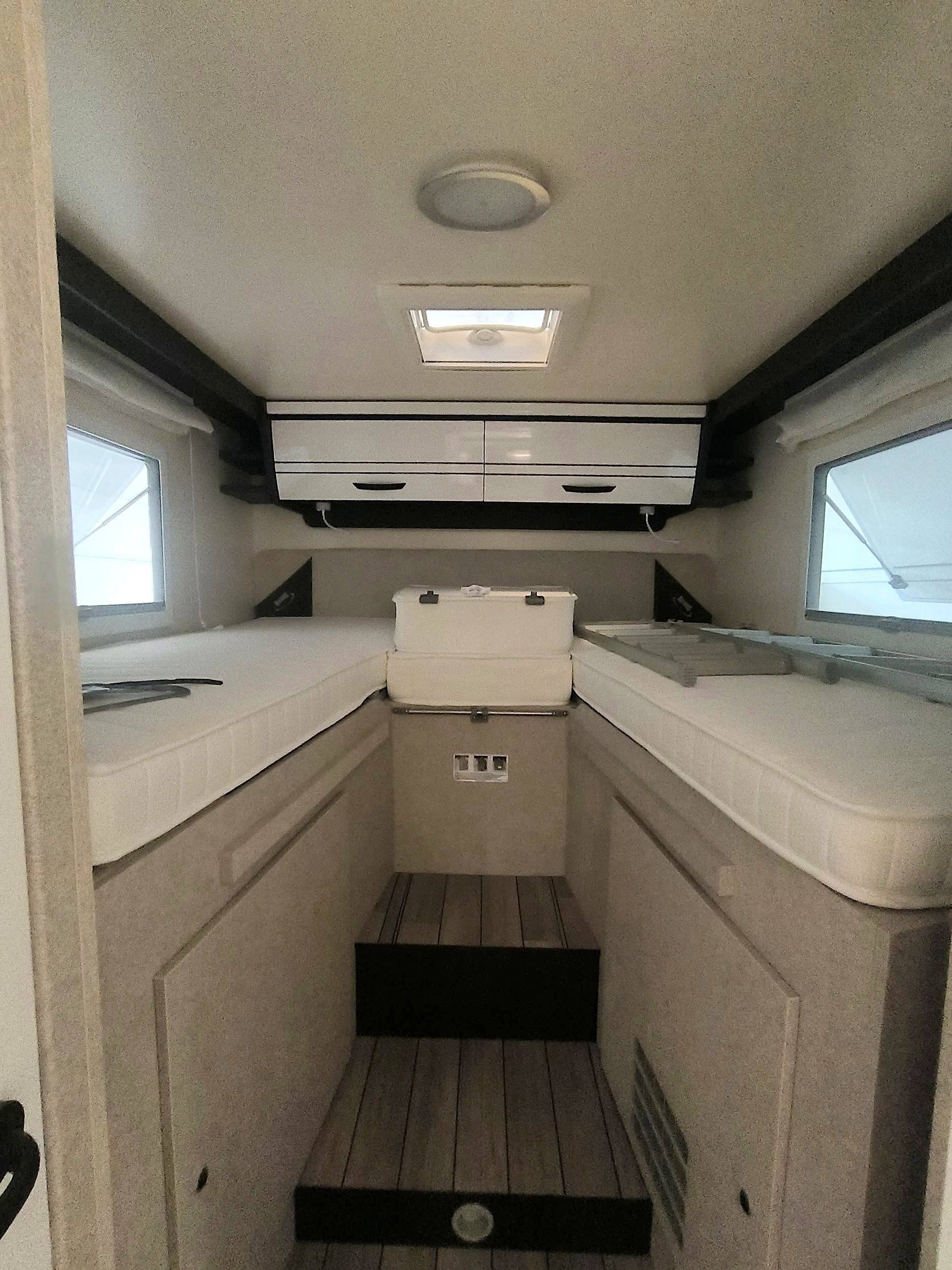 Plazas en cama Ford ford transit - Yescapa