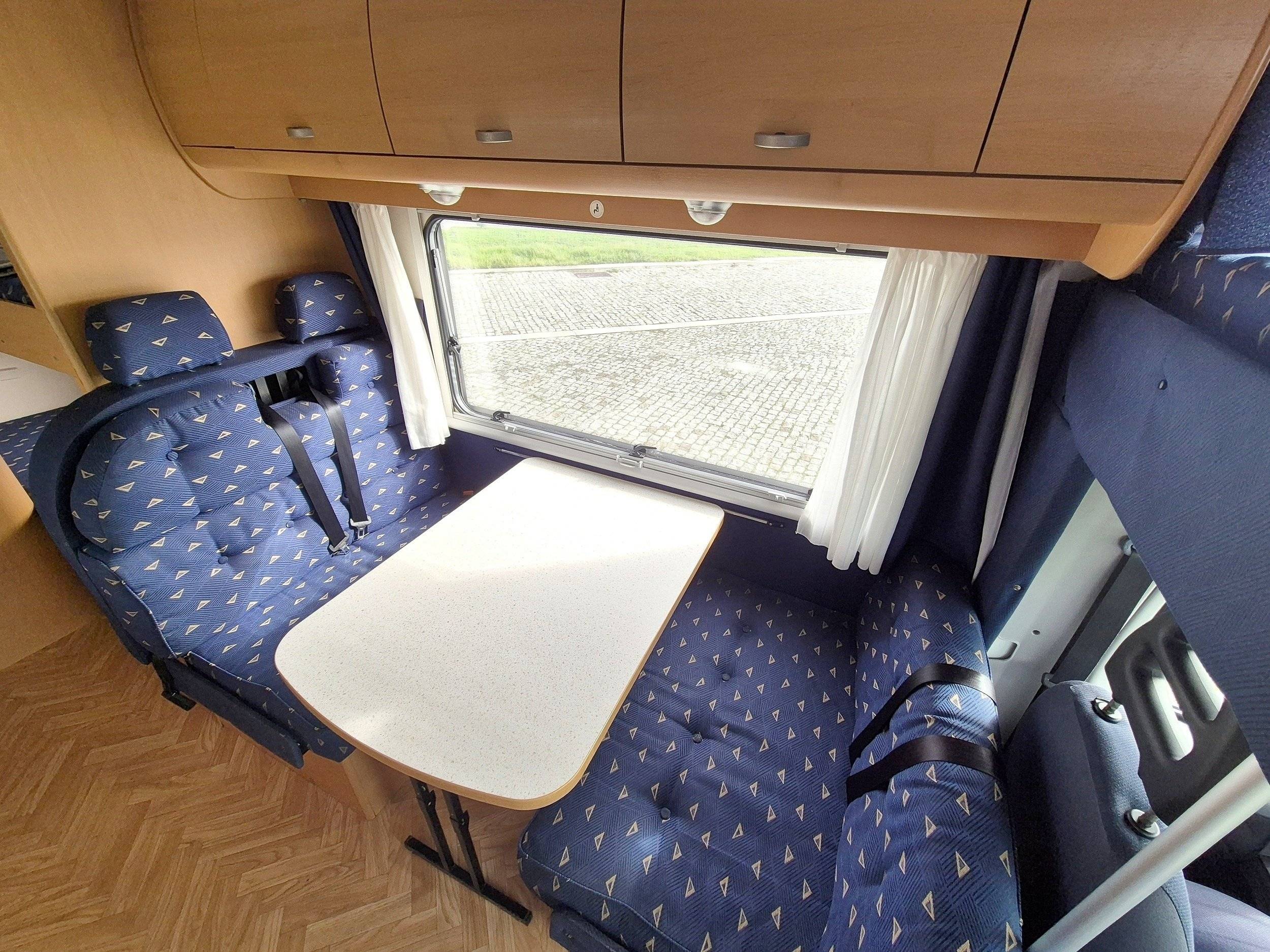 Menjador Fiat Ducato 2.8 JTD - Yescapa