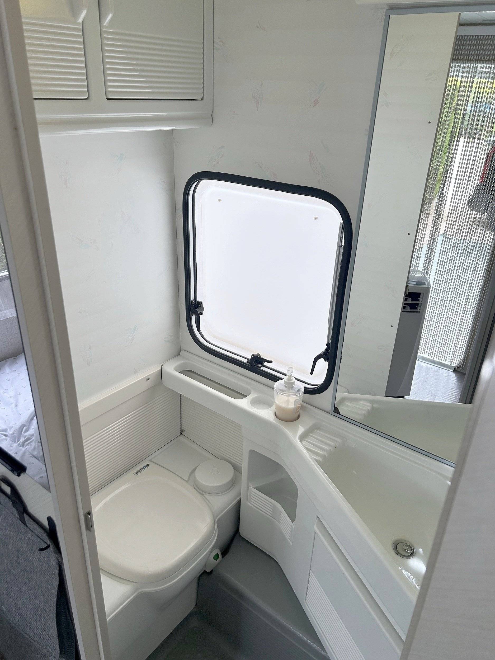 Bathroom / Toilets  - Yescapa