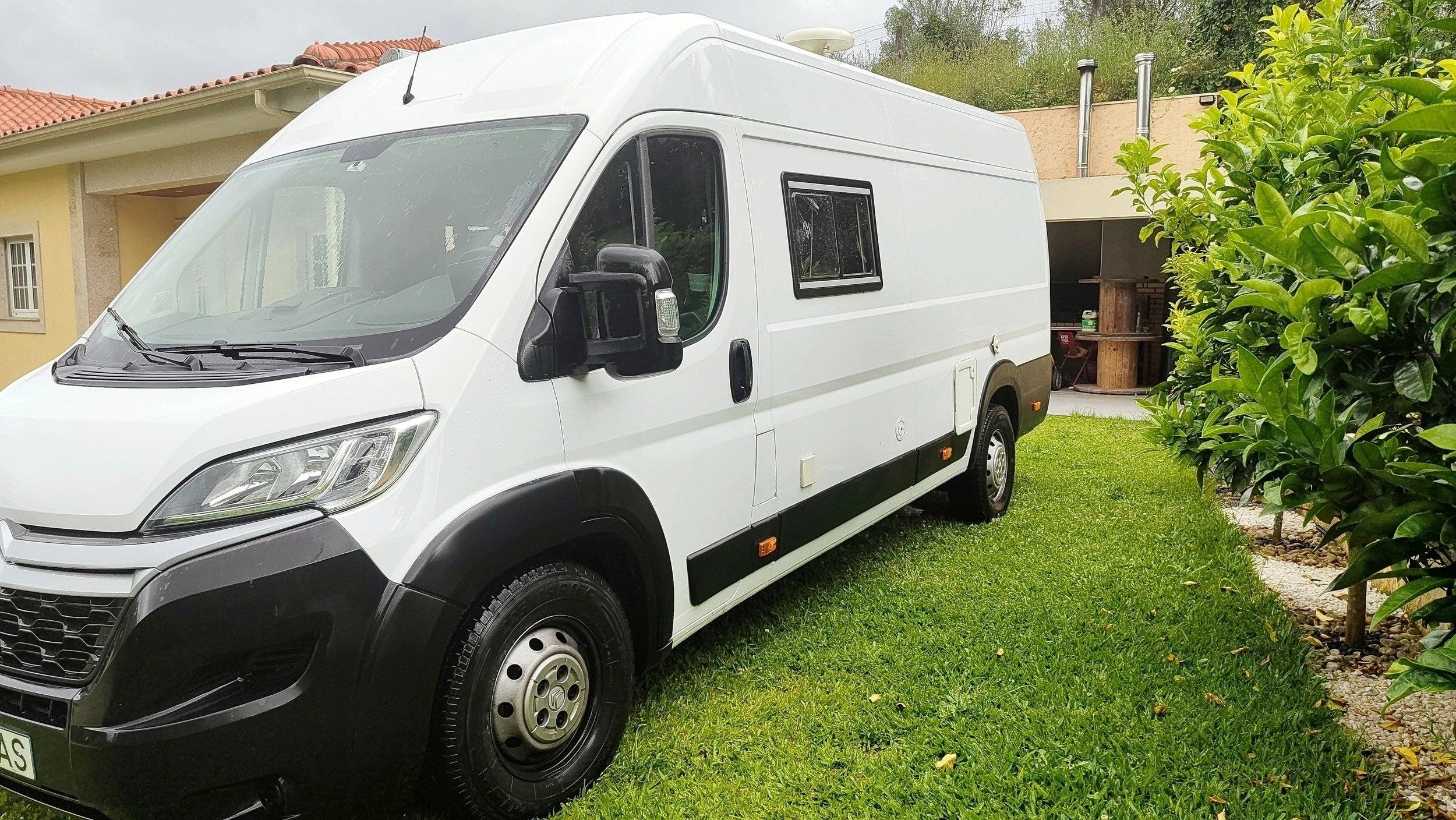 Vista frontale a ¾ Citroën - Yescapa