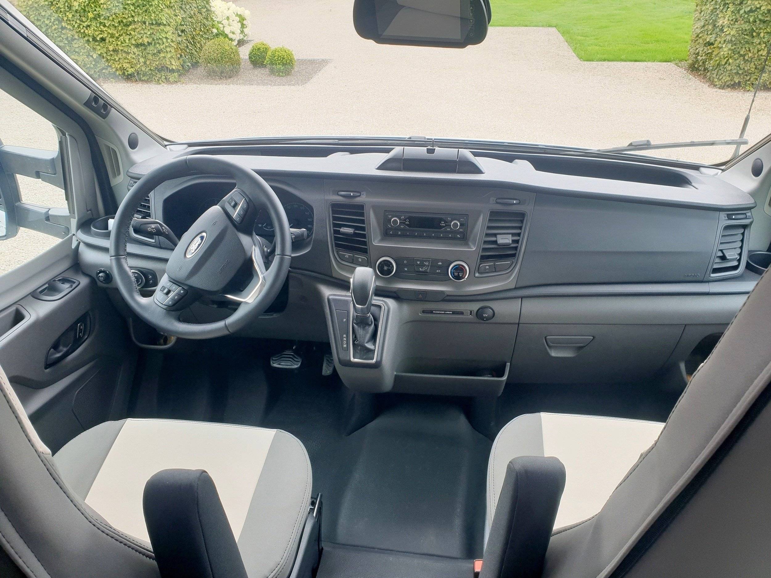 Fahrerbereich Ford Transit 2,0 l 170 ch - Yescapa