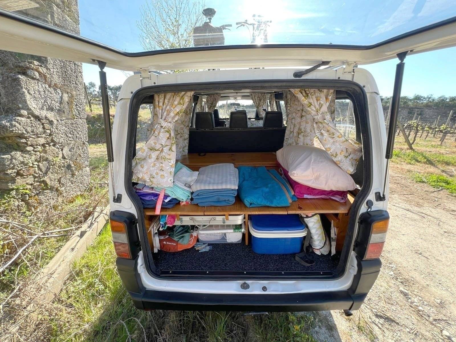 Berth Mitsubishi L300 - Yescapa