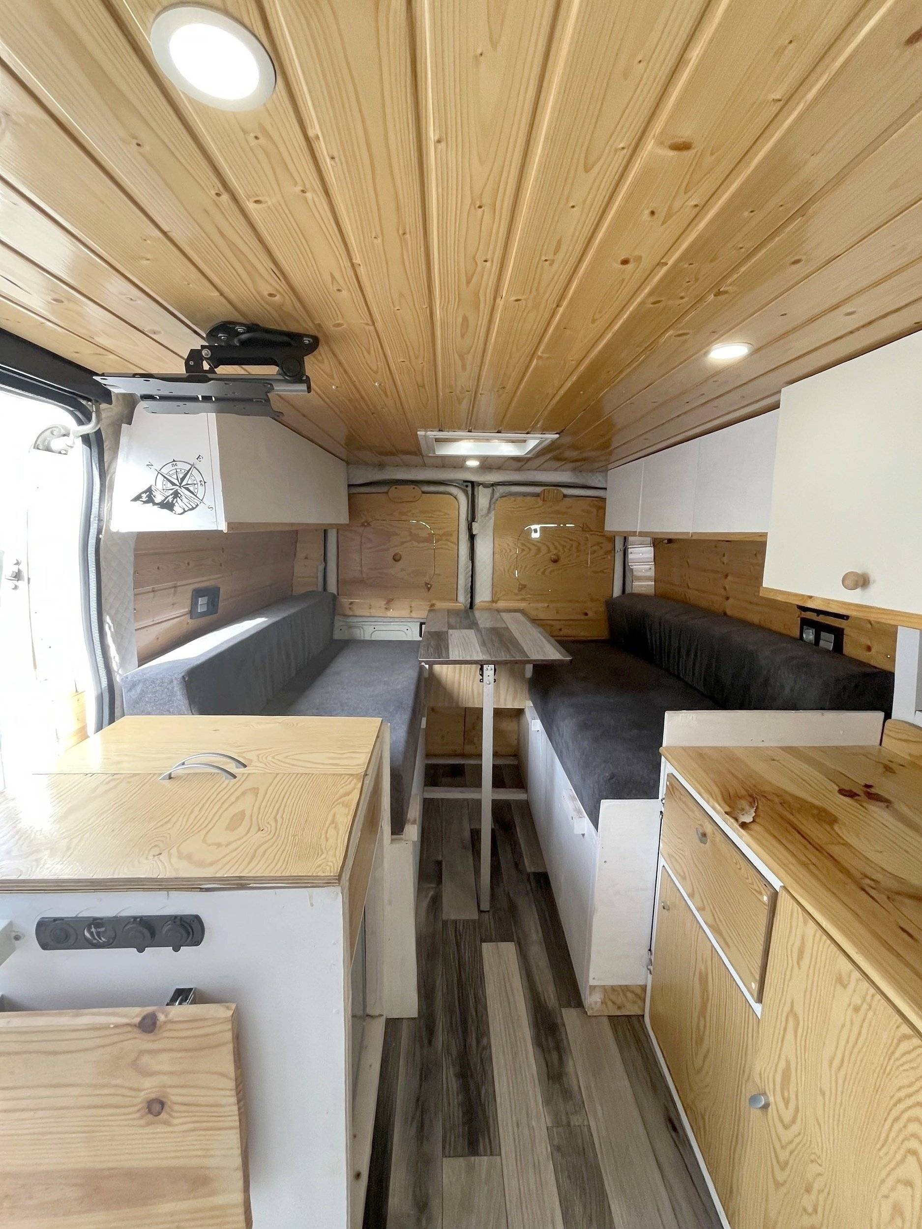 Área de jantar Iveco - Yescapa