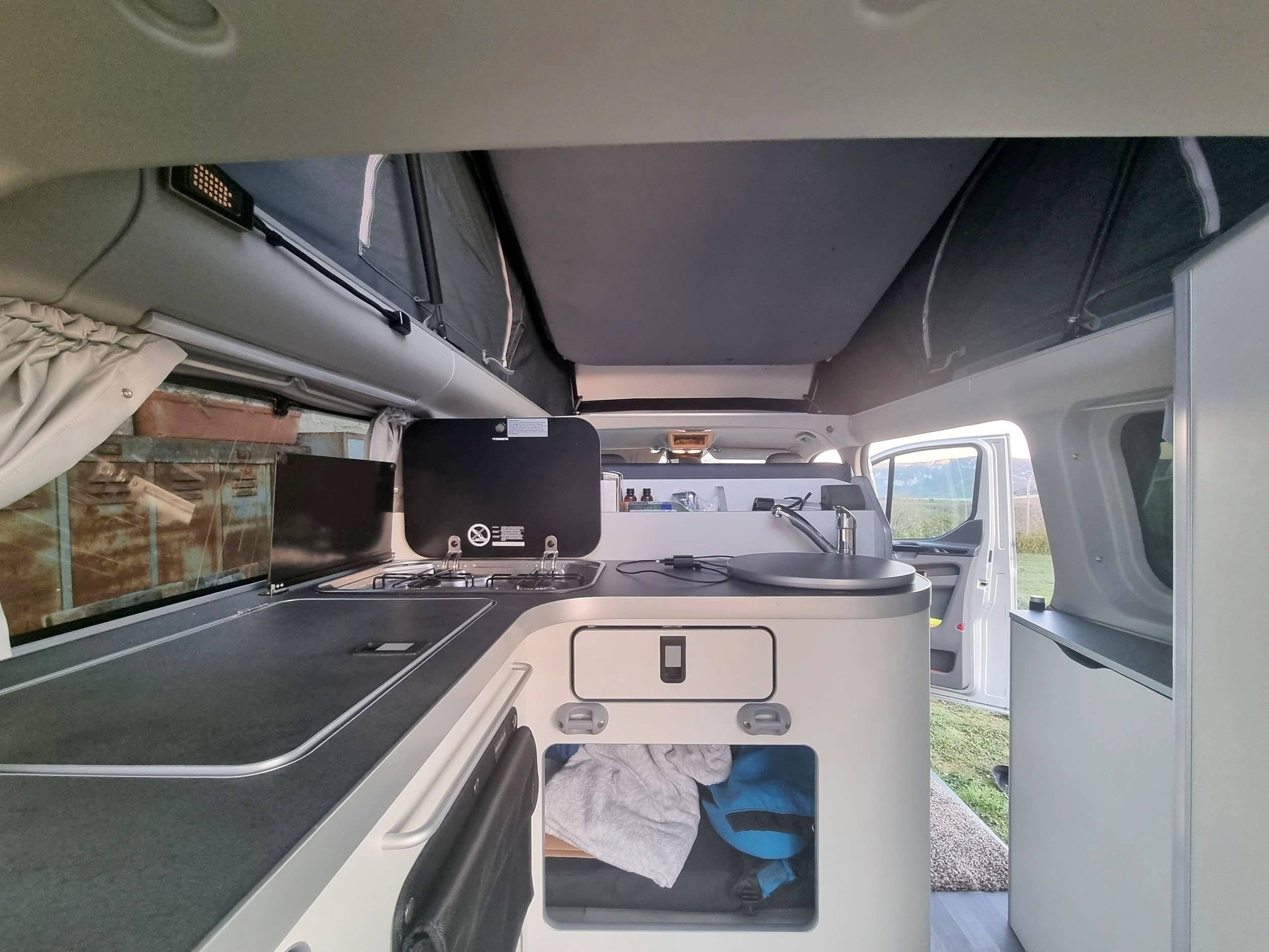 Angolo cucina Ford transit nugget - Yescapa