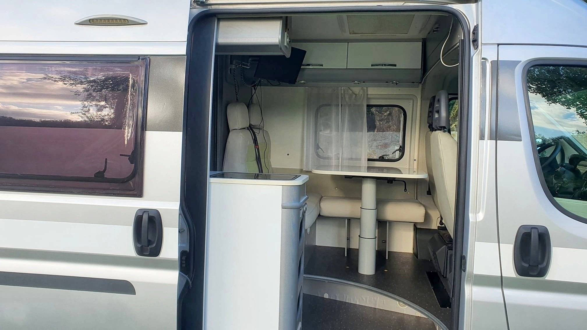 Área de jantar Fiat 2,3 l 130 ch. - Yescapa
