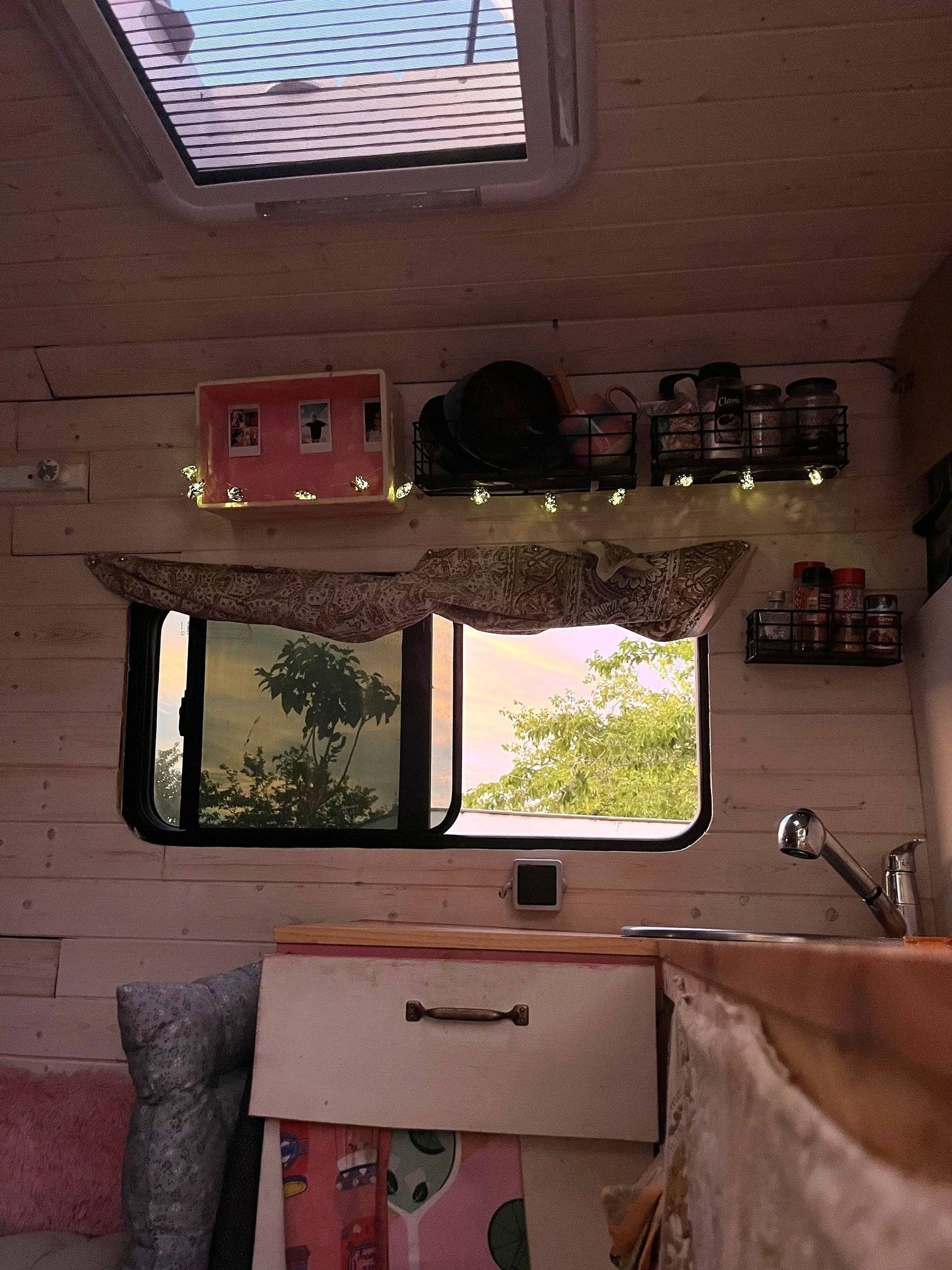 Angolo cucina Iveco - Yescapa