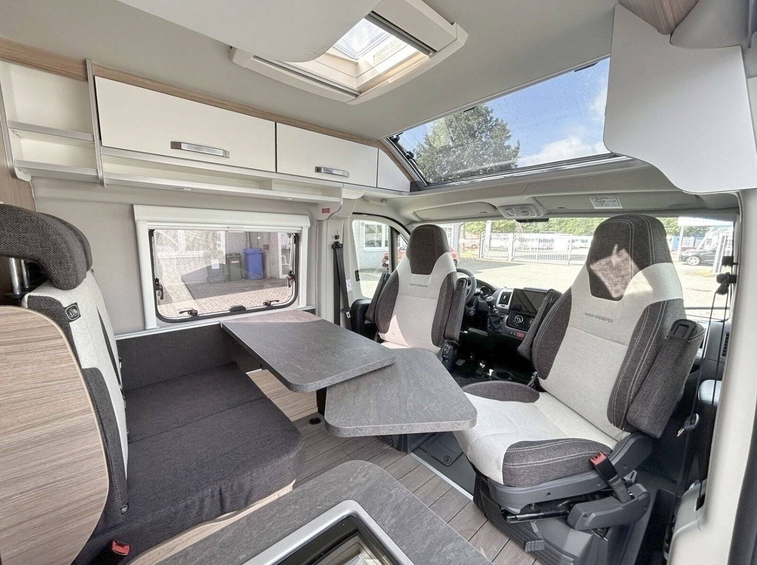Dining Area Peugeot Peugeot boxer - Yescapa