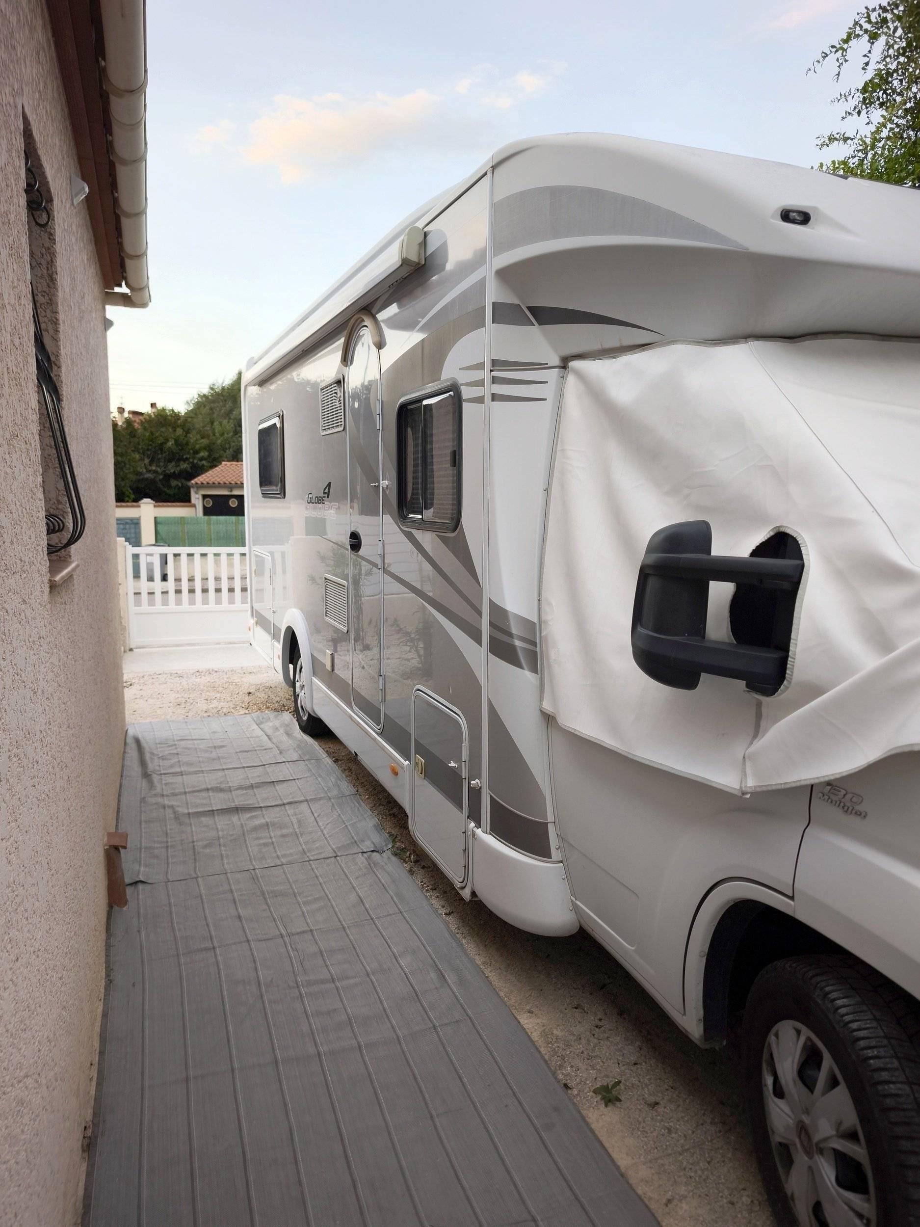Vista frontale a ¾ Fiat - Yescapa