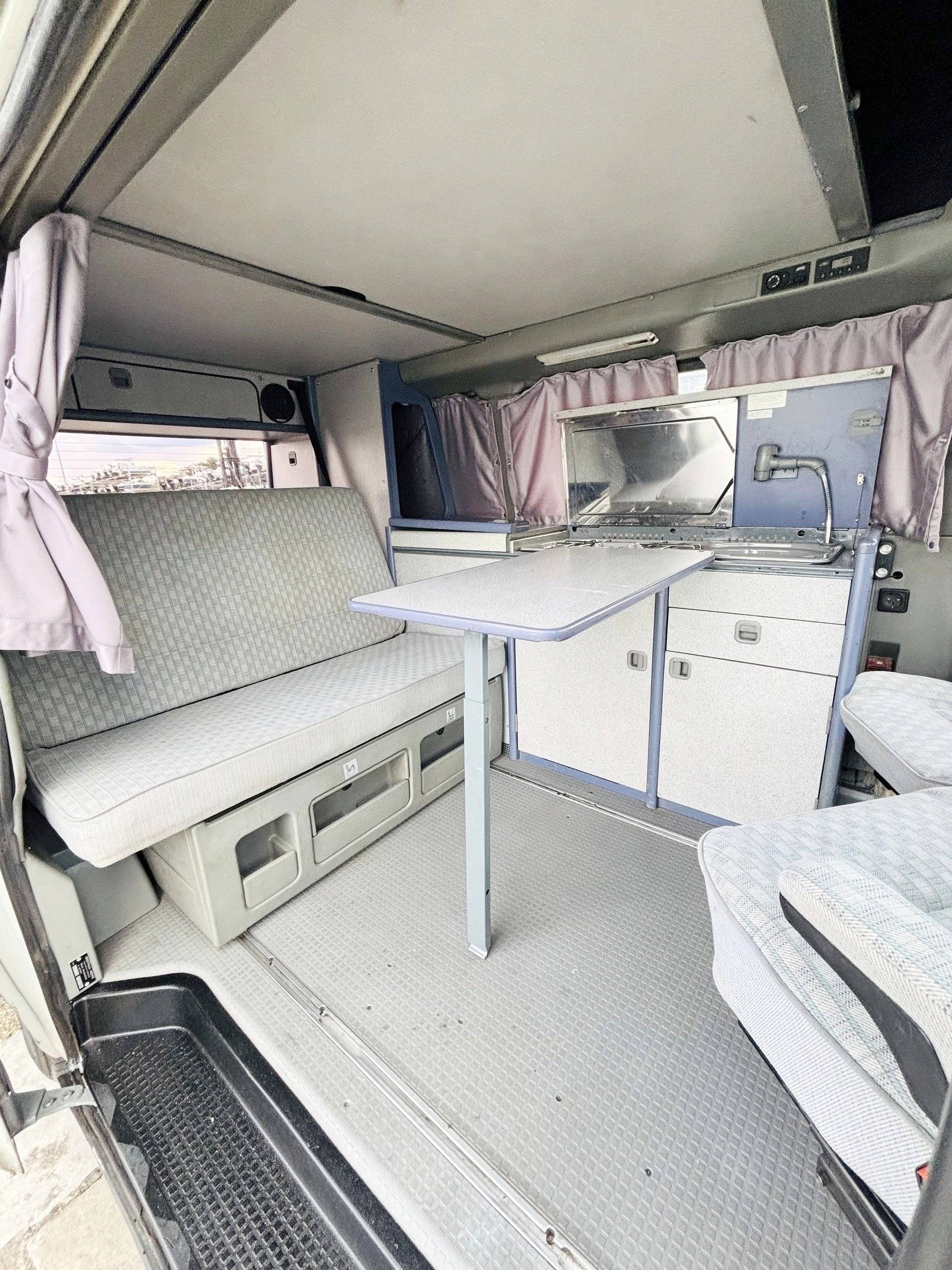 Coin repas Volkswagen T4 California Coach - Yescapa
