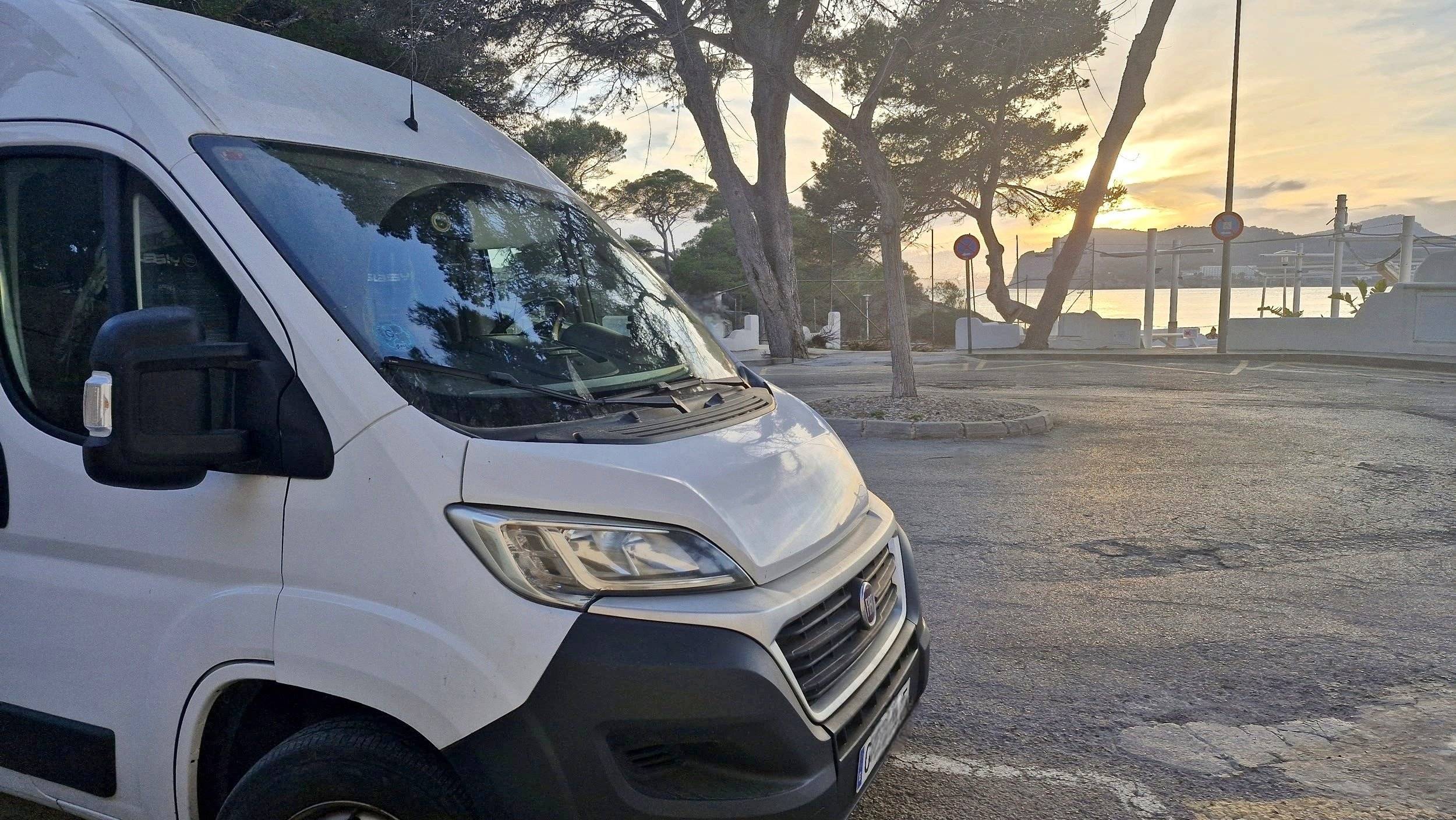 Vista del vehículo ángulo delantero Fiat Ducato 2,3 130 ch - Yescapa