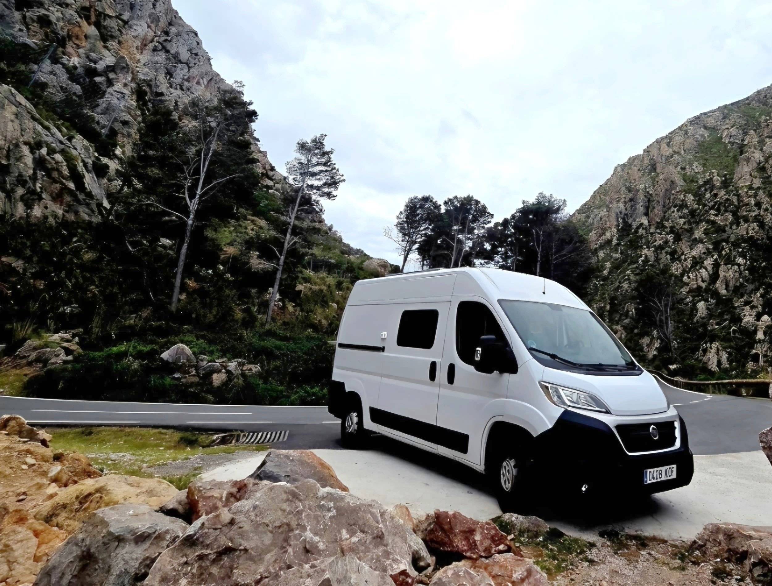 Vue avant de 3/4 Fiat Ducato 2,3 130 ch - Yescapa