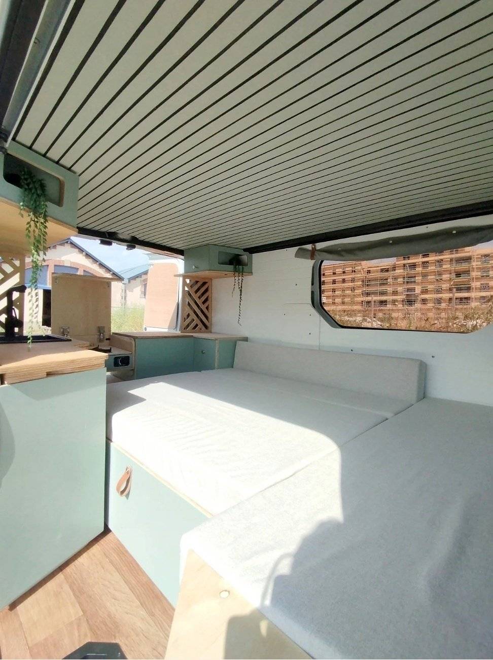 Plazas en cama Renault Trafic 1,6l 120 ch - Yescapa