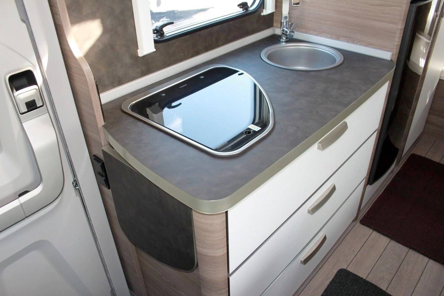 Knaus Live Traveller 600DKG