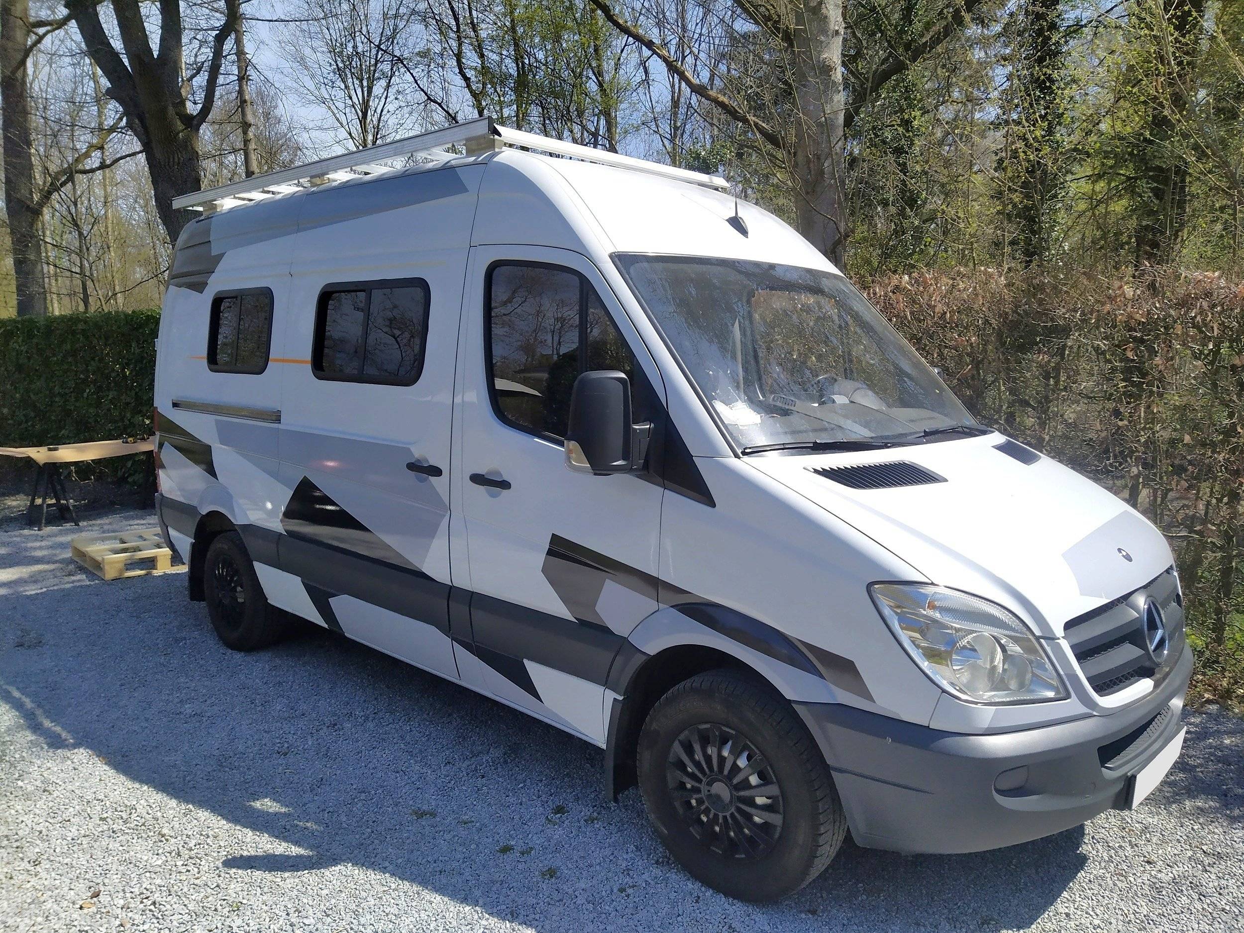 Vue avant de 3/4 Mercedes Sprinter 315 CDI - 150 ch - Yescapa