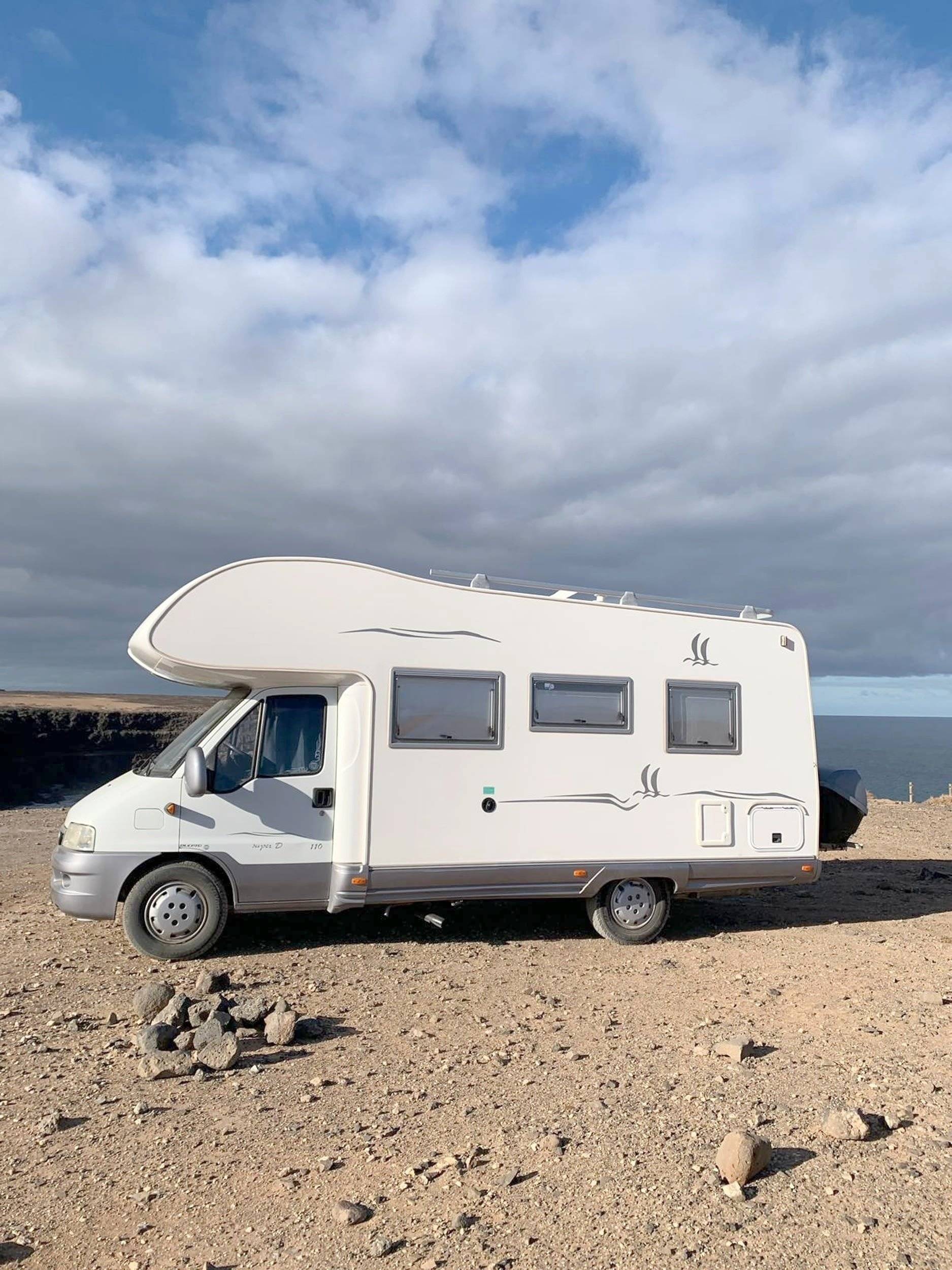 Front view from 3/4 Fiat ducato 2,8 JTD 127cv - Yescapa