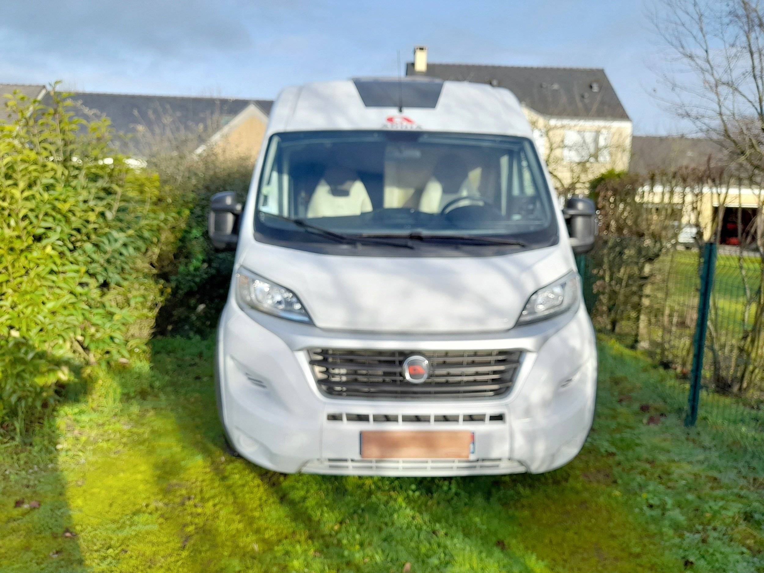 Vue avant de 3/4 Fiat - Yescapa