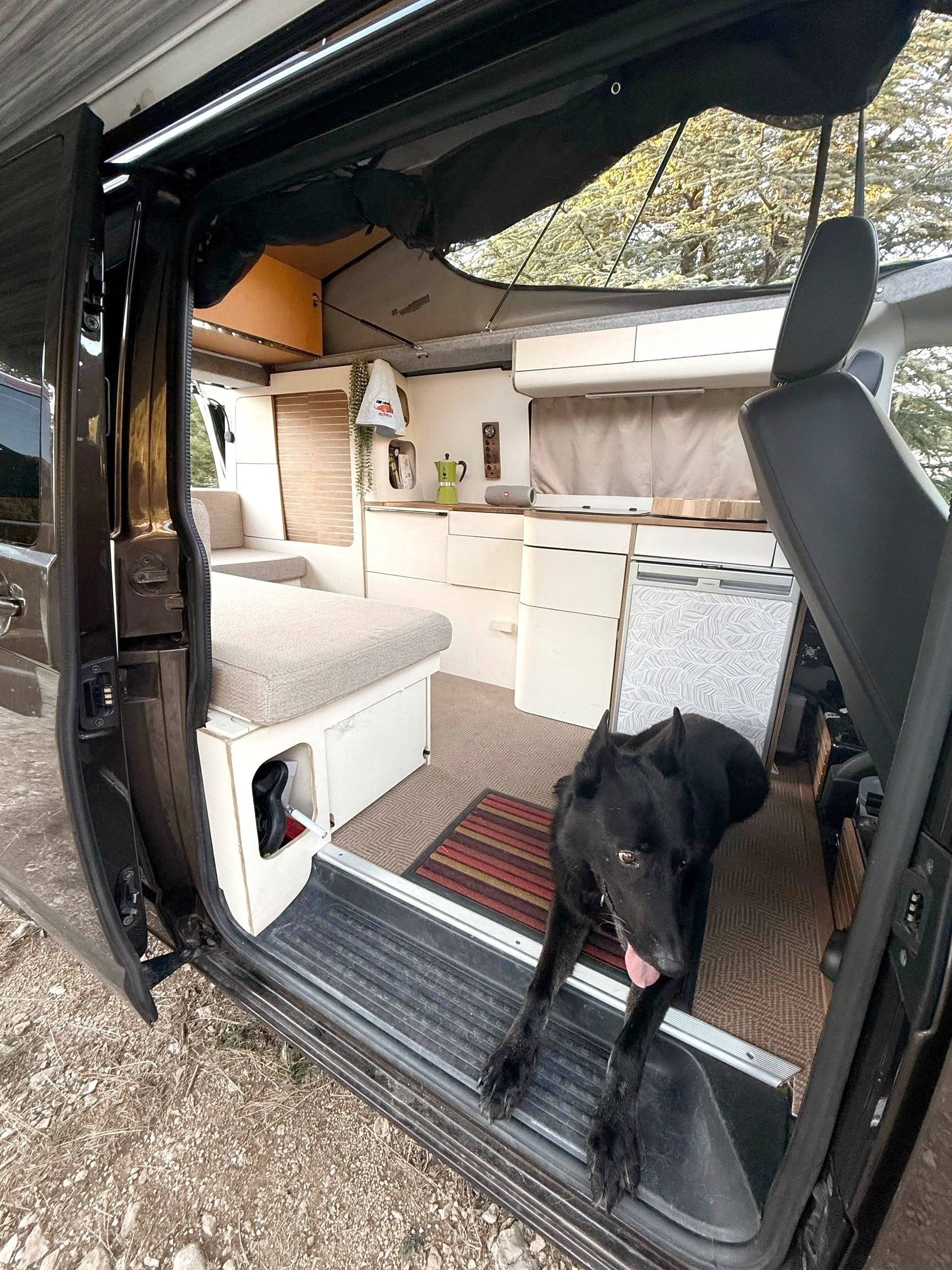 Dinette Volkswagen Transporter T6 2,0 l 150ch Boite auto - Yescapa