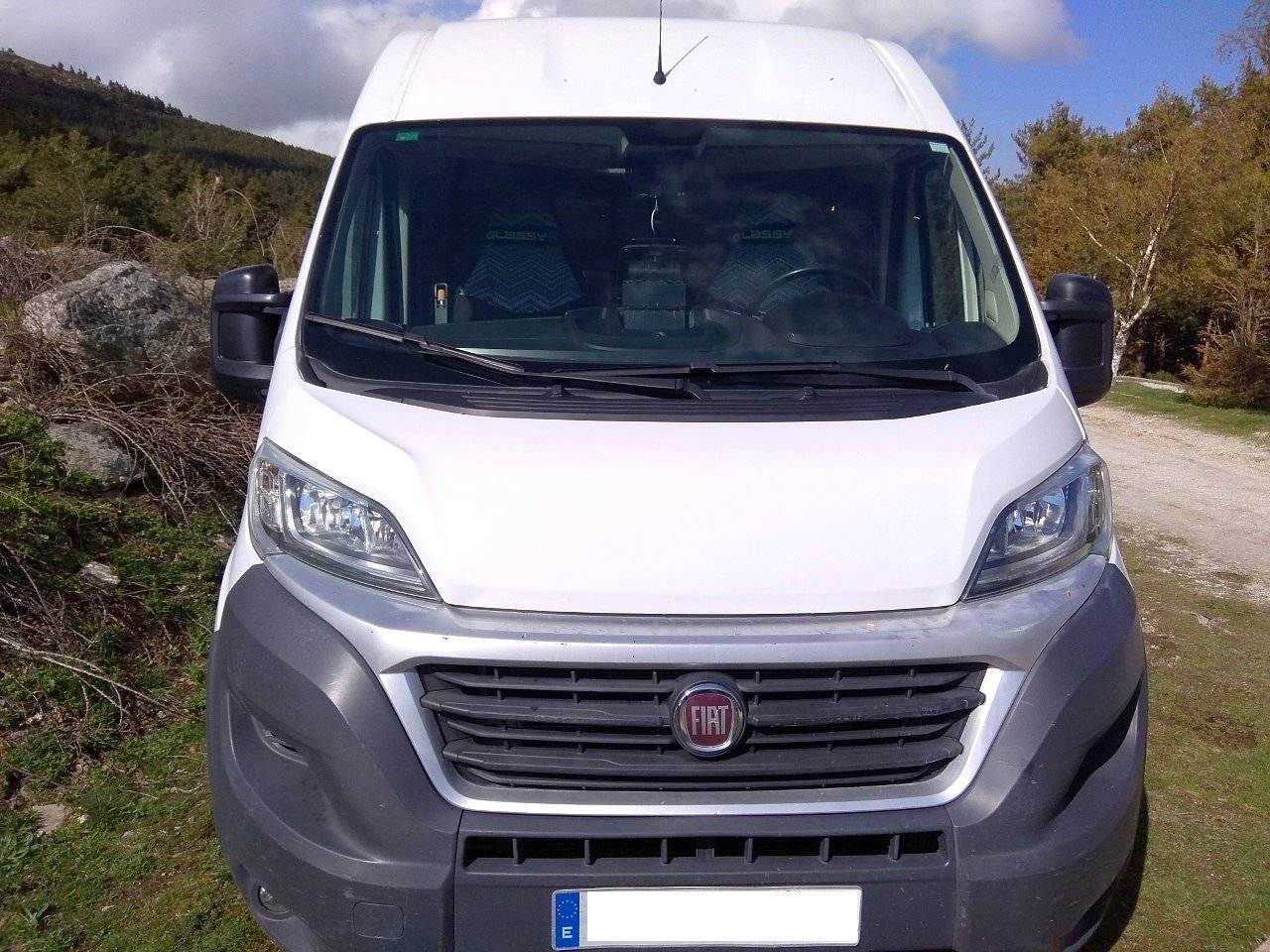 Vue avant de 3/4 Fiat Ducato 2,3 l Multijet 130 ch. - Yescapa