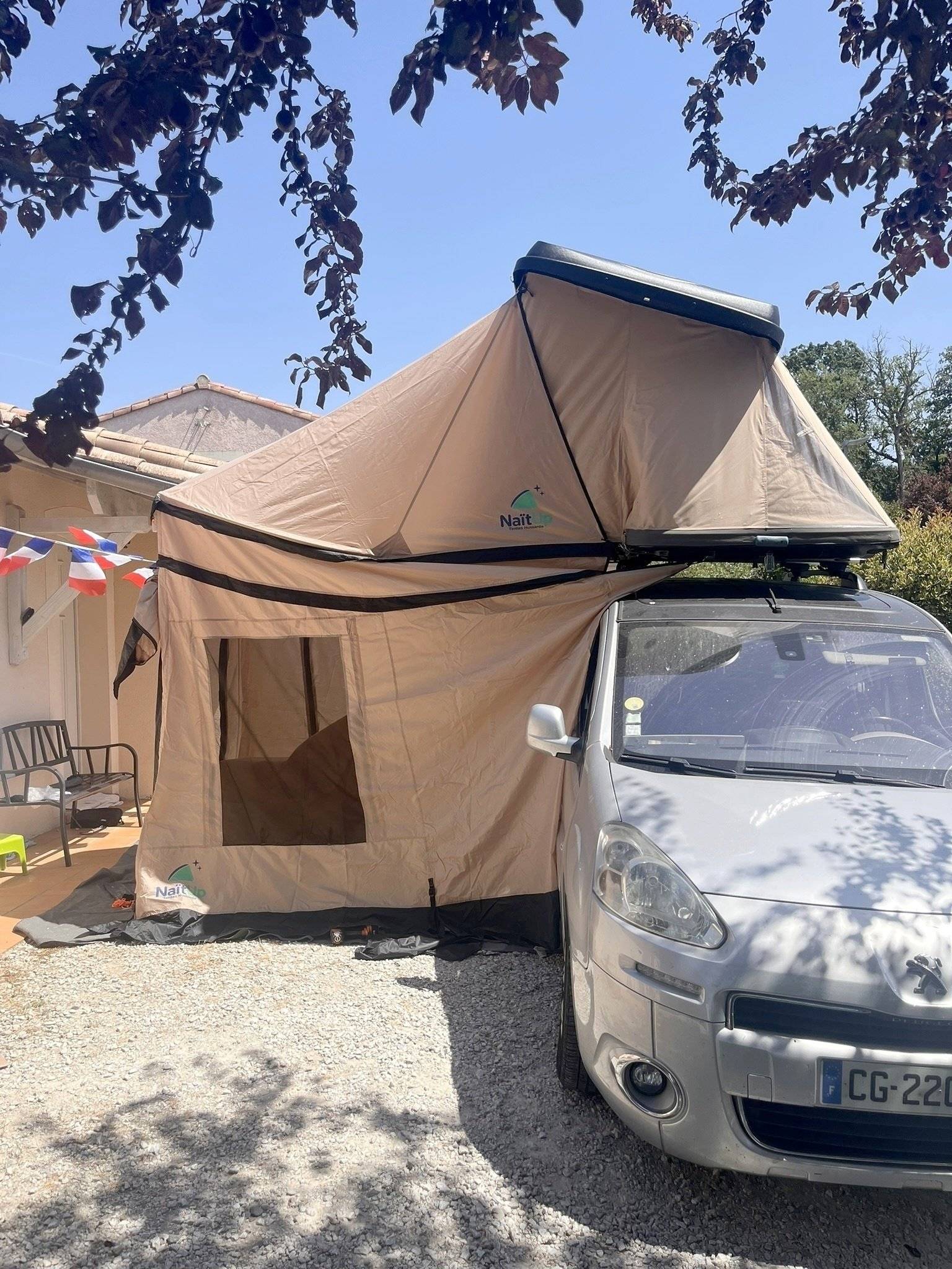 Vista frontale a ¾ Peugeot - Yescapa