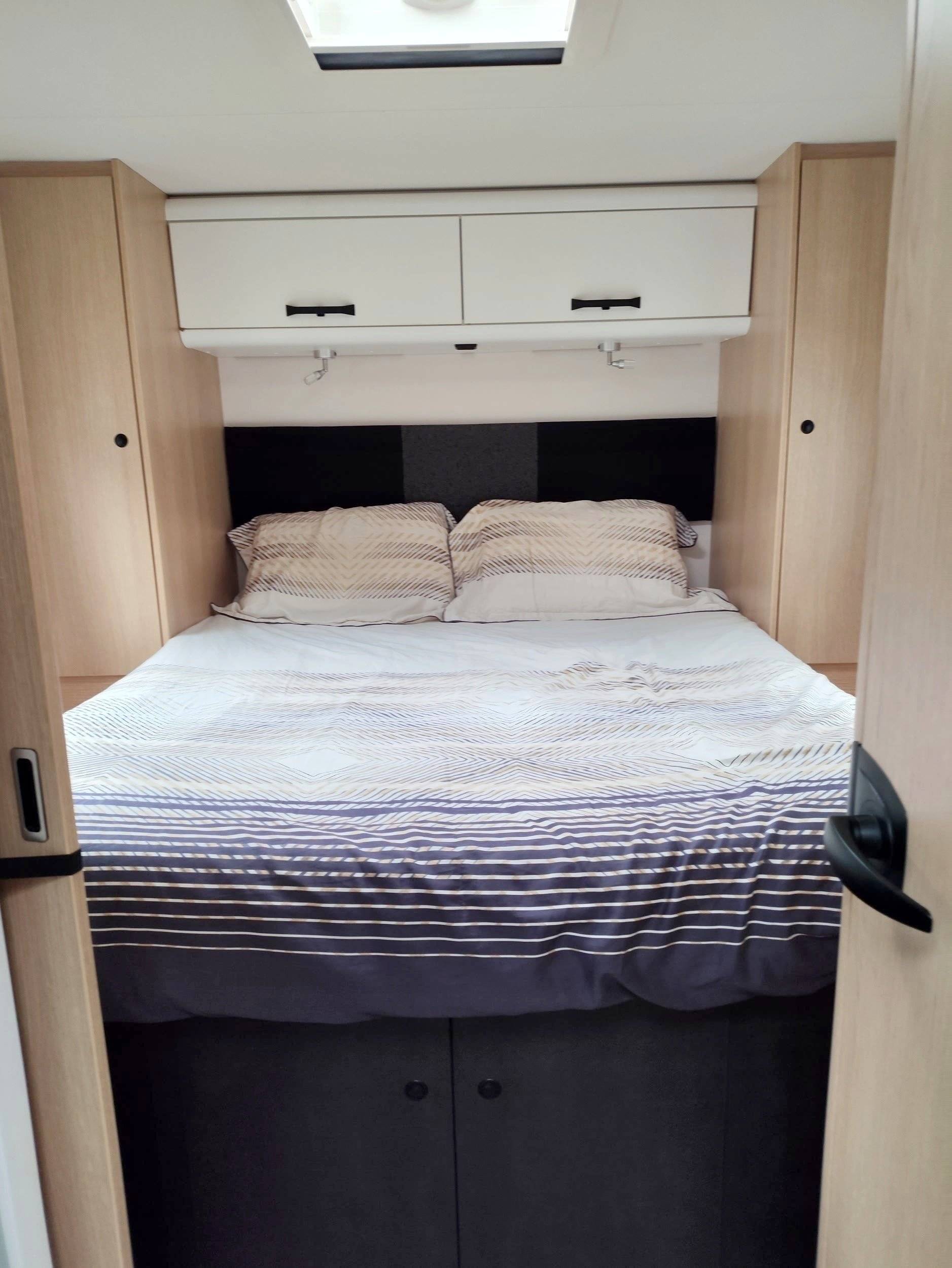 Couchages Citroën Jumper BlueHDi 140 - Yescapa