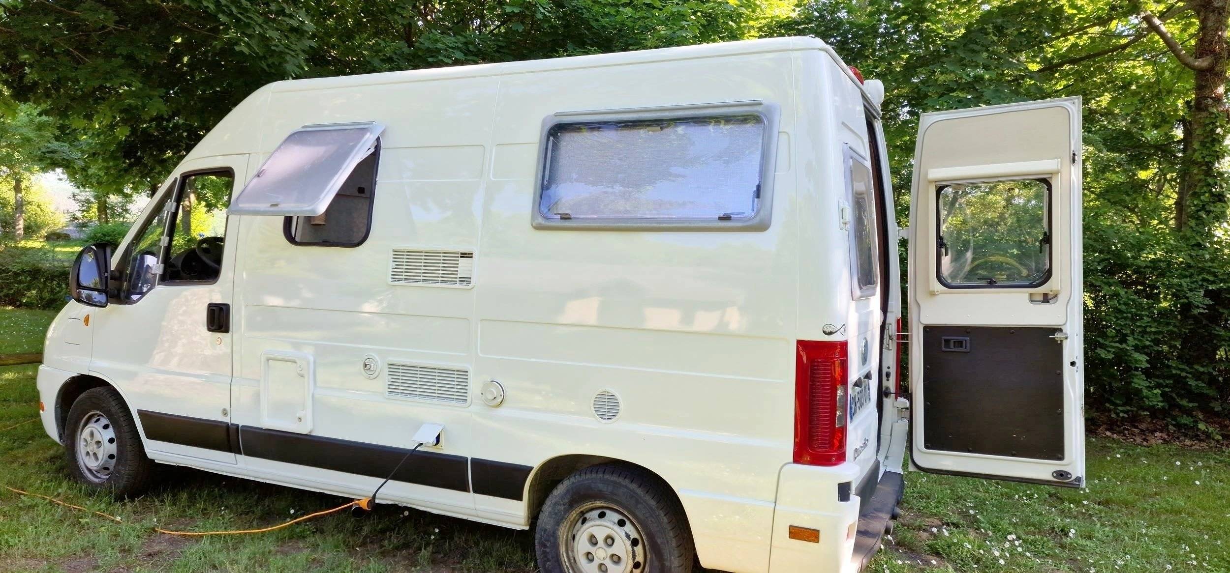 Vue avant de 3/4 Fiat Ducato 2.3 JTD 110cv - Yescapa