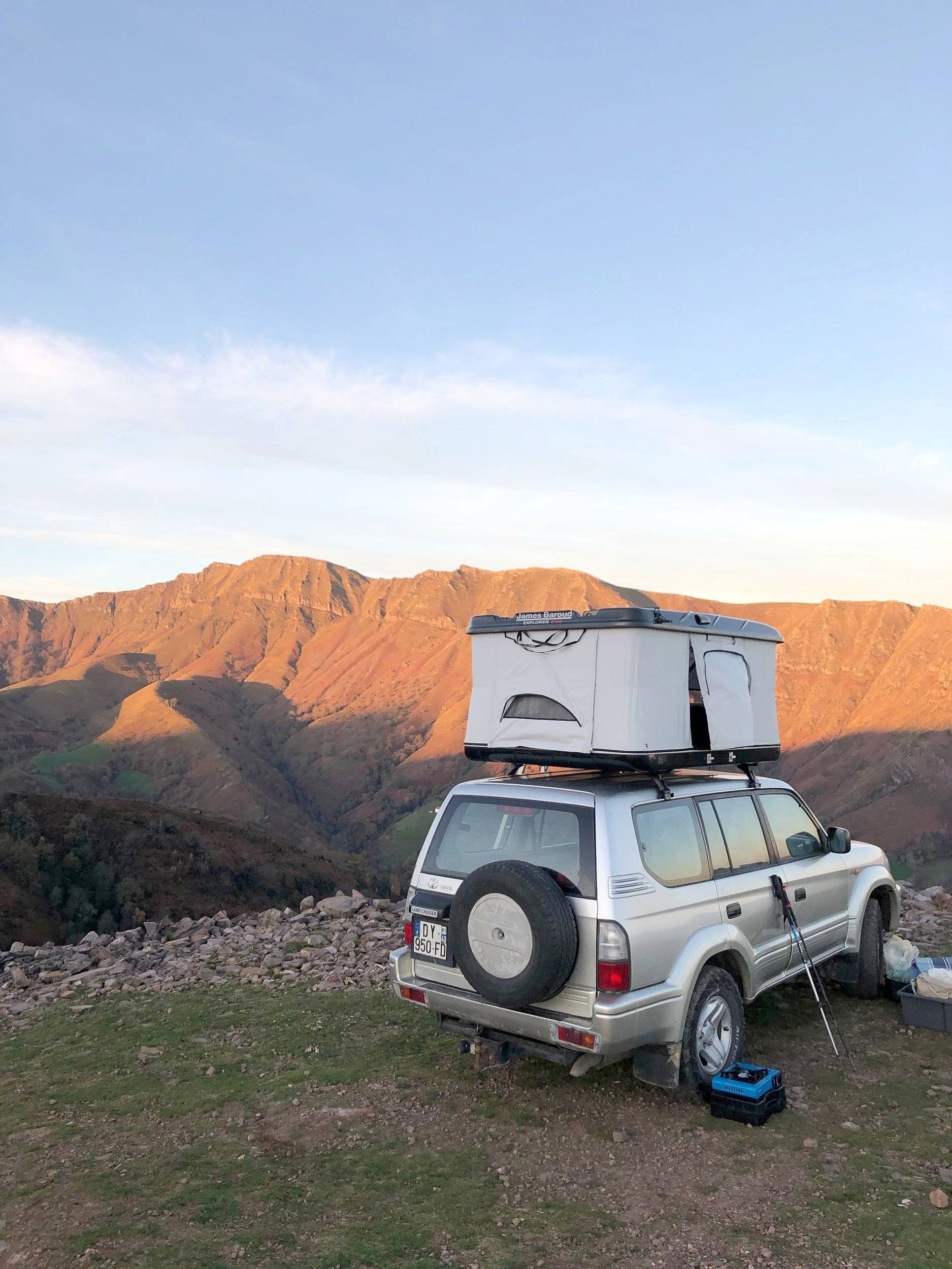 Vue arrière TOYOTA LAND CRUISER KDJ95 - Yescapa