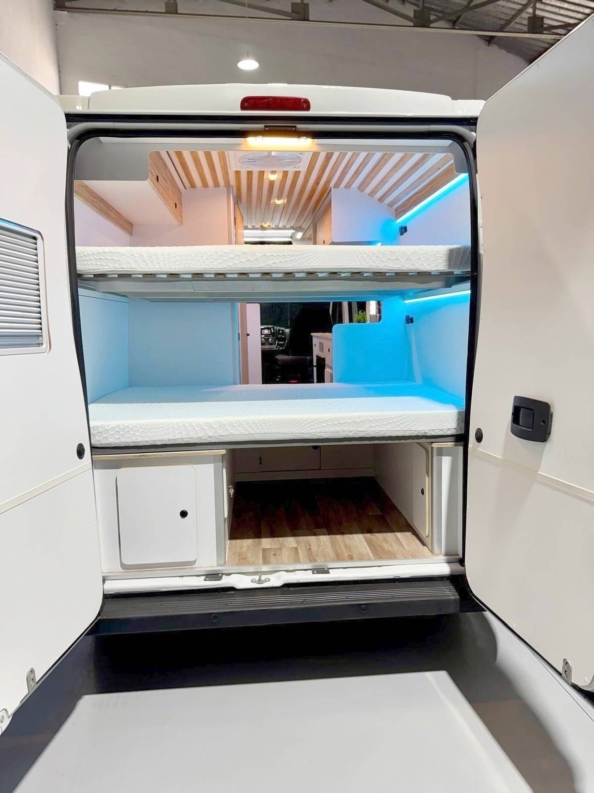 Berth Peugeot Boxer - Yescapa