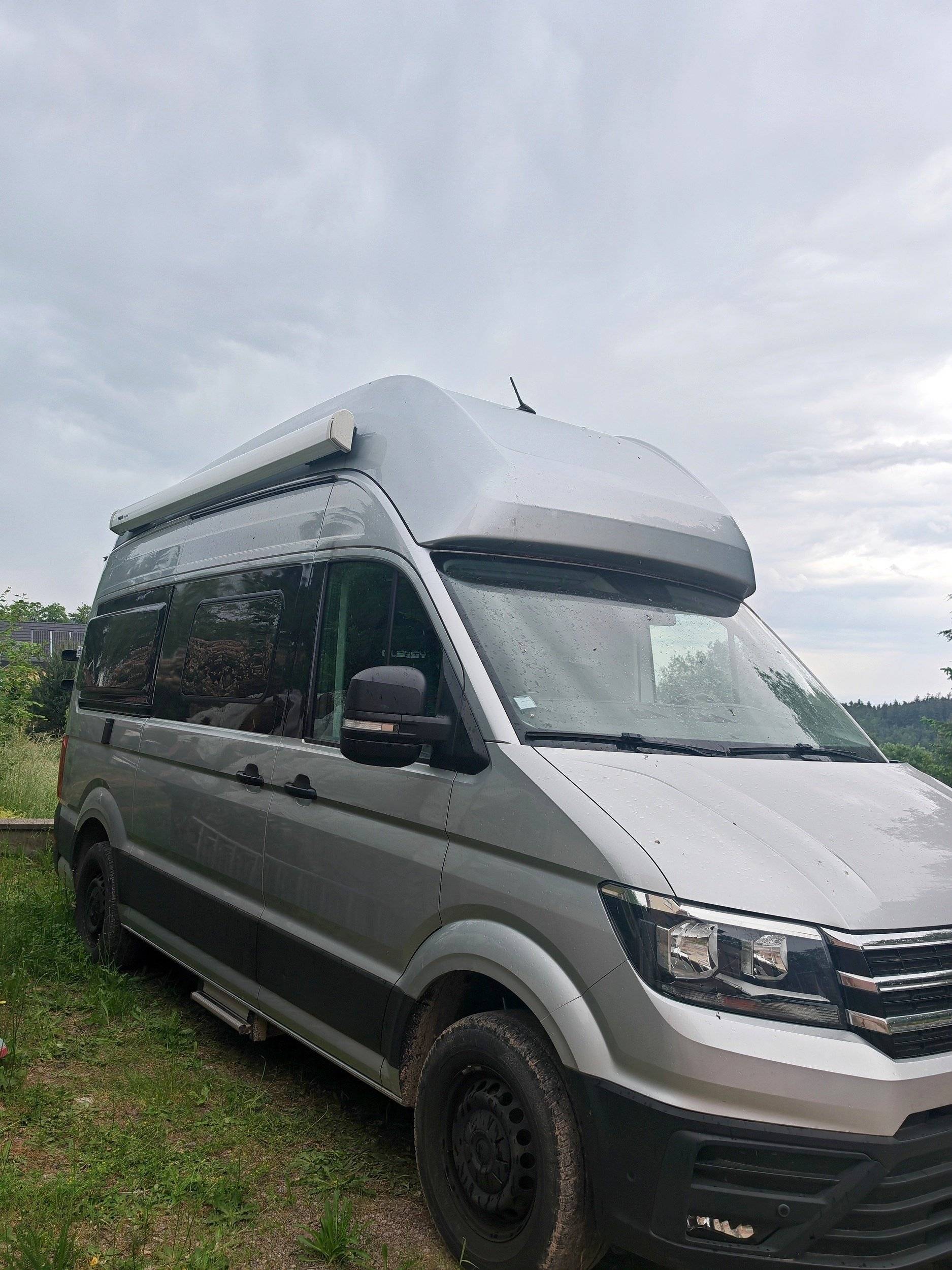 Front view from 3/4 Volkswagen - Yescapa