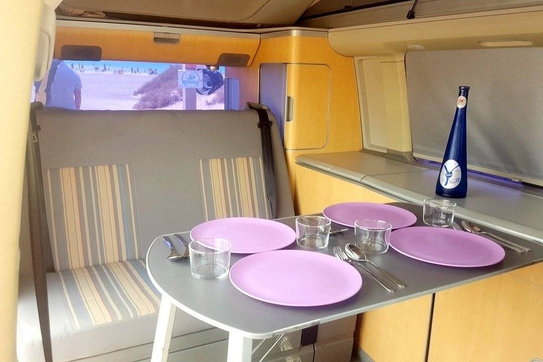 Menjador Volkswagen VOLKSWAGEN CALIFORNIA - Yescapa