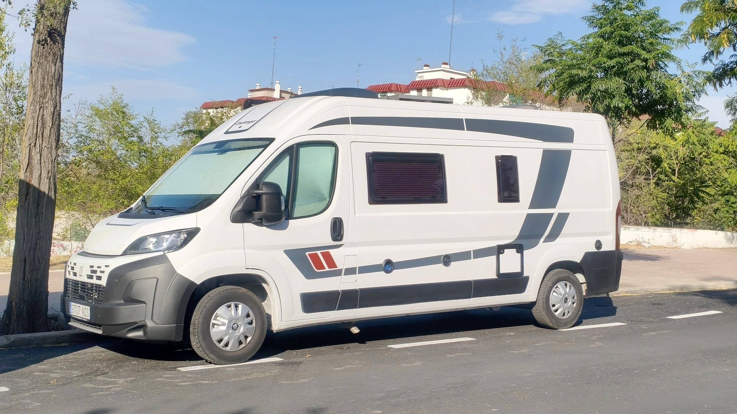 Vista del vehículo ángulo delantero Fiat Ducato Multijet 3  140 - Yescapa