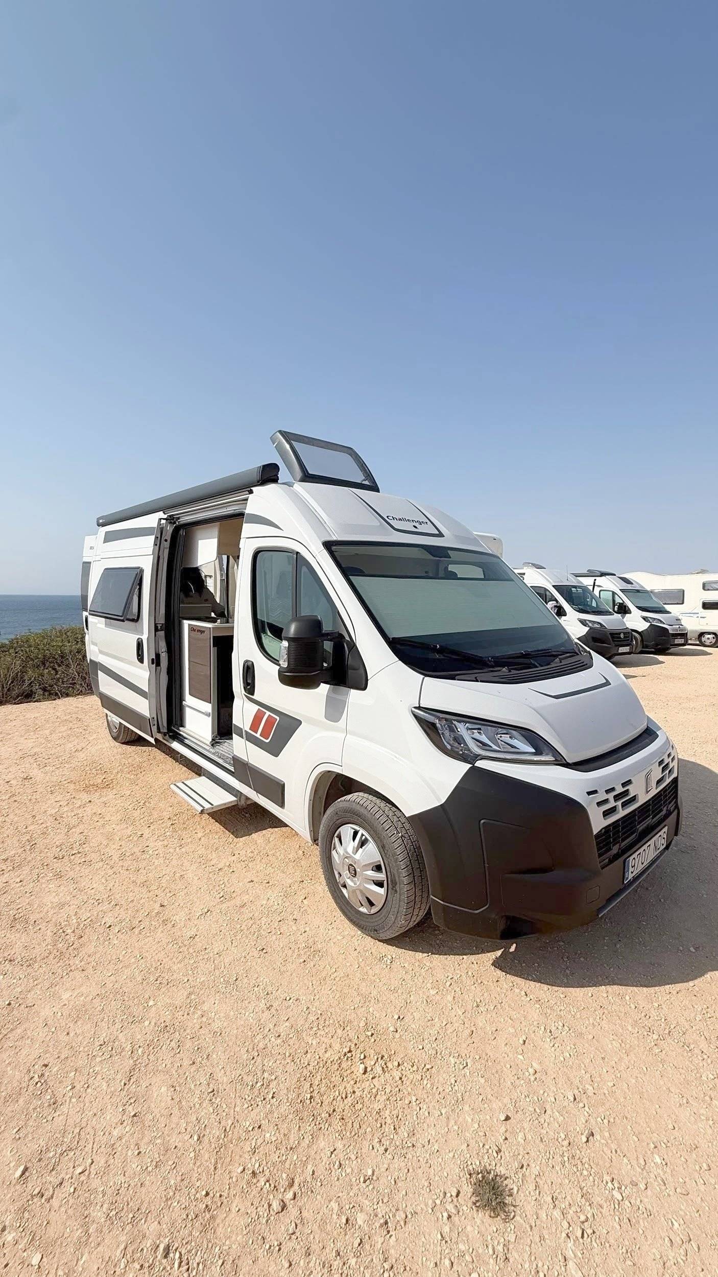 Vista frontale a ¾ Fiat Ducato Multijet 3  140 - Yescapa