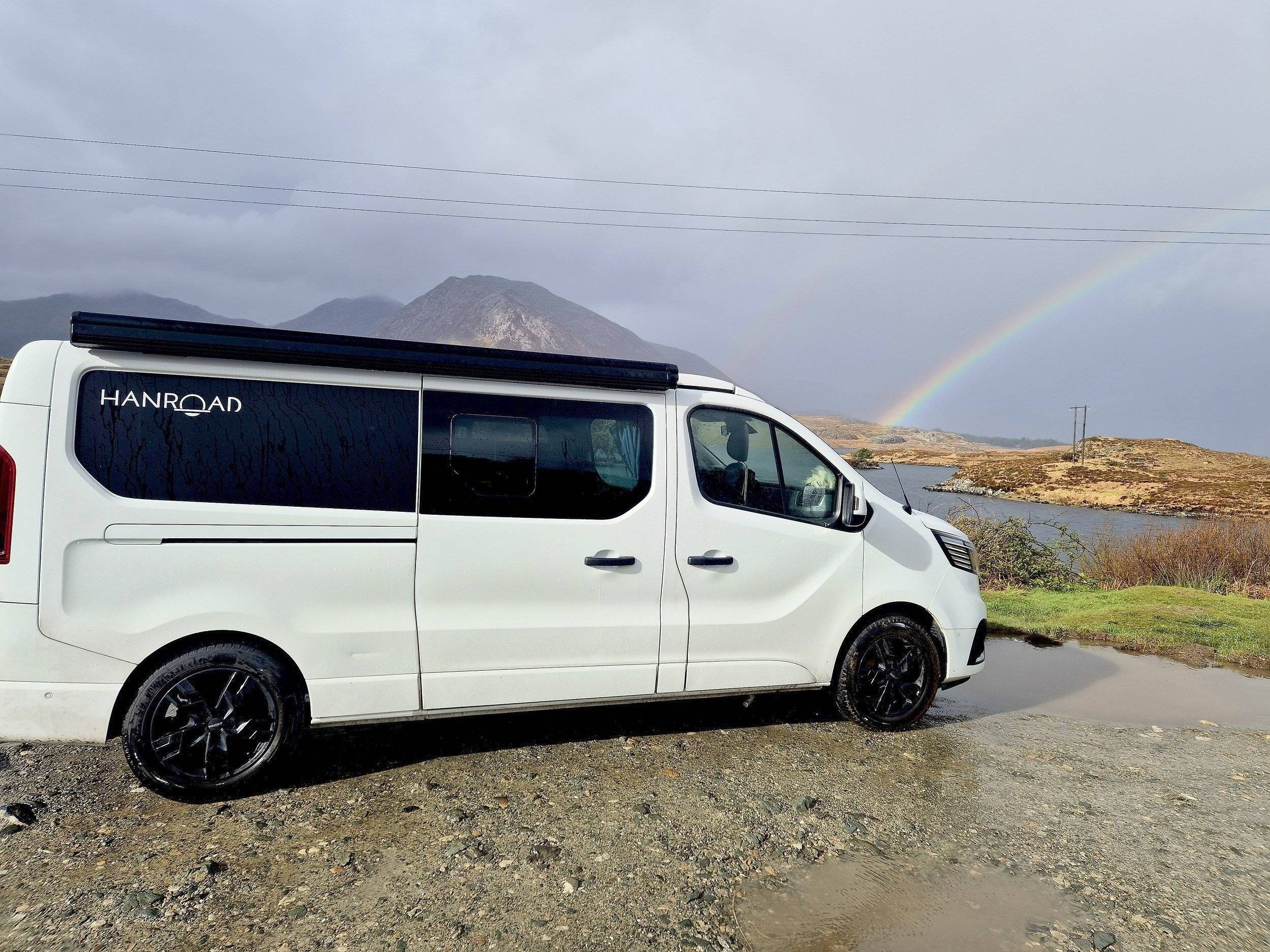 Vista del vehículo ángulo delantero Renault - Yescapa