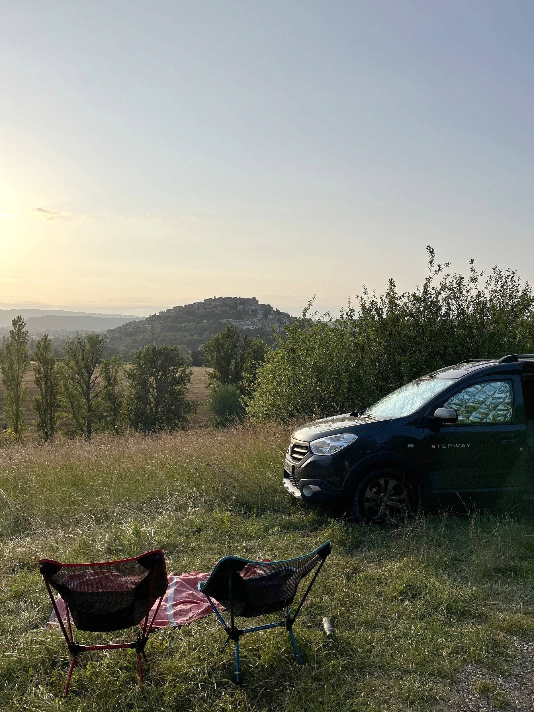 Front view from 3/4 Dacia Dacia Dokker - Yescapa