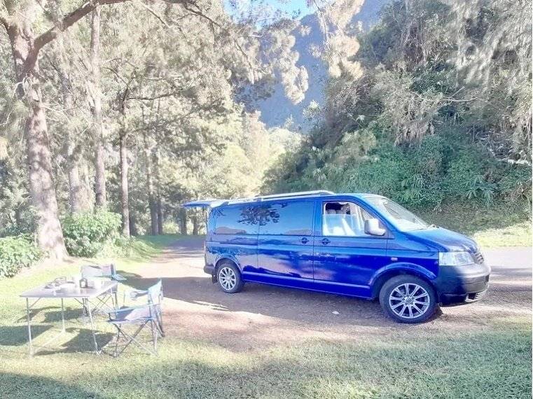 Front view from 3/4 Volkswagen Volkswagen Transporter - Yescapa