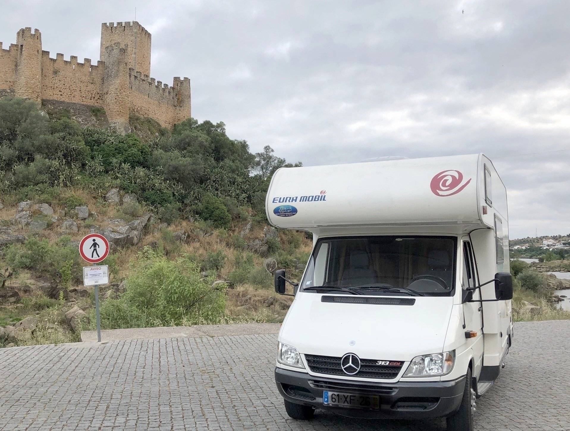 Front view from 3/4 Mercedes - Yescapa