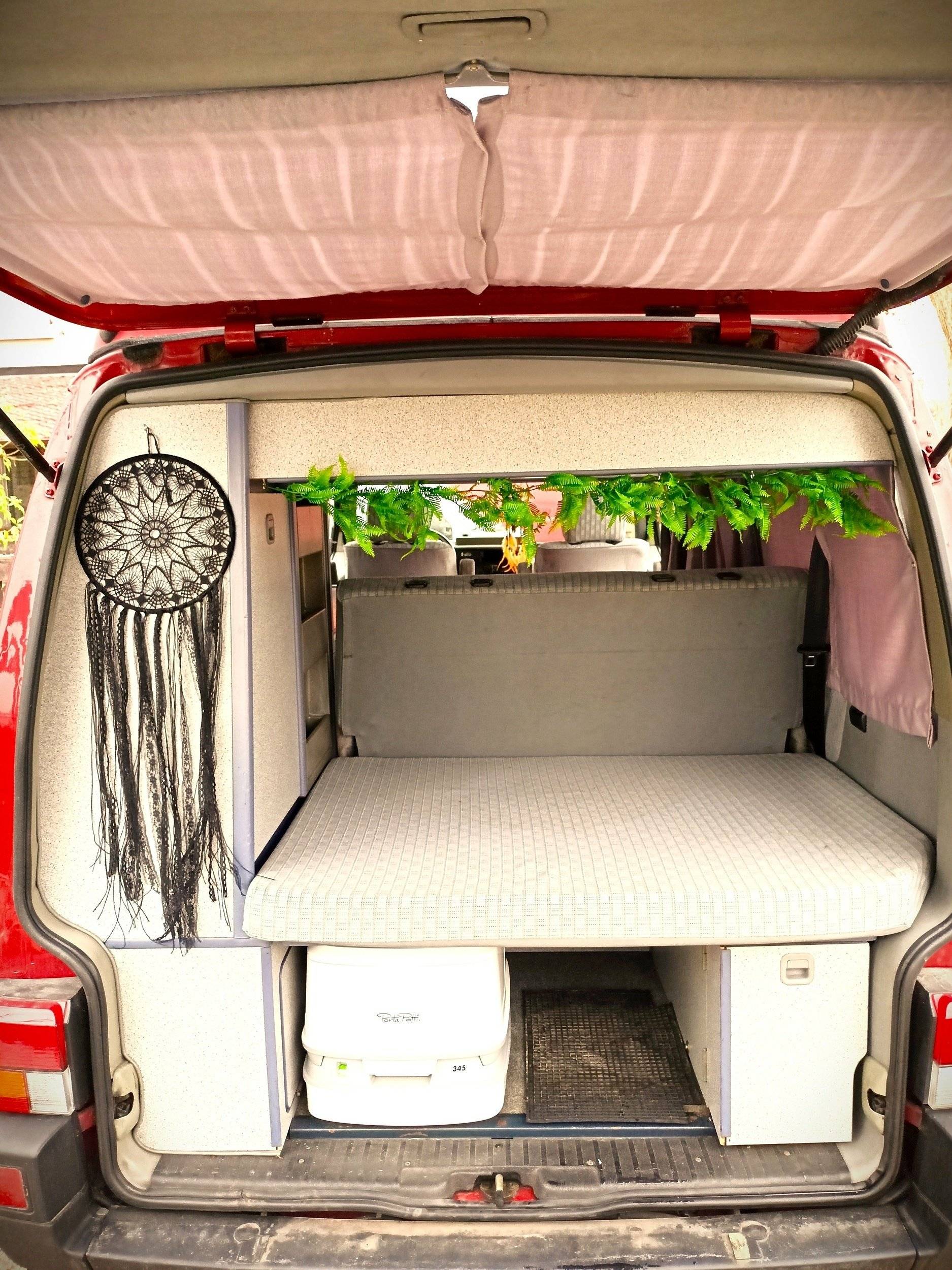 Berth Volkswagen VOLKSWAGEN CALIFORNIA - Yescapa