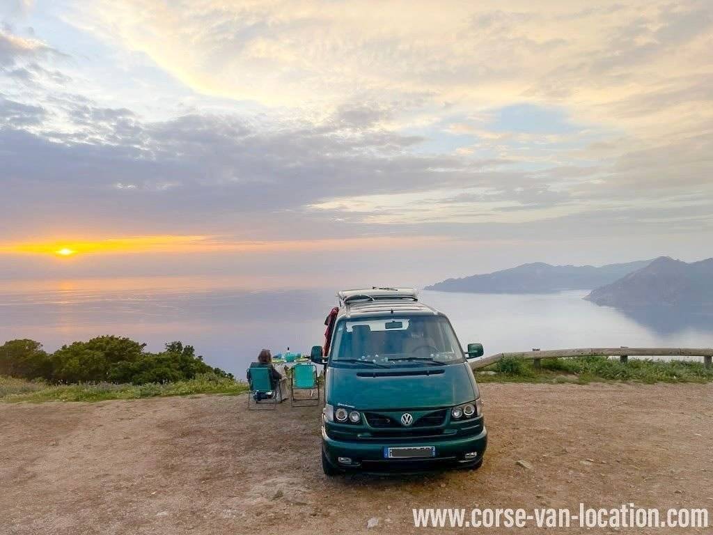 Front view from 3/4 Volkswagen Multivan t4 TDI - Yescapa