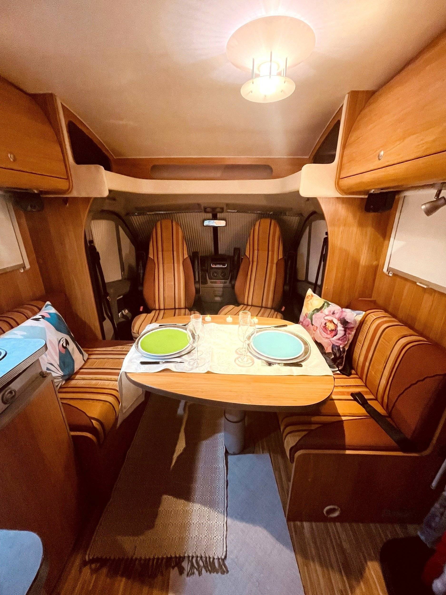 Área de jantar Fiat 2,3 l 130 ch - Yescapa