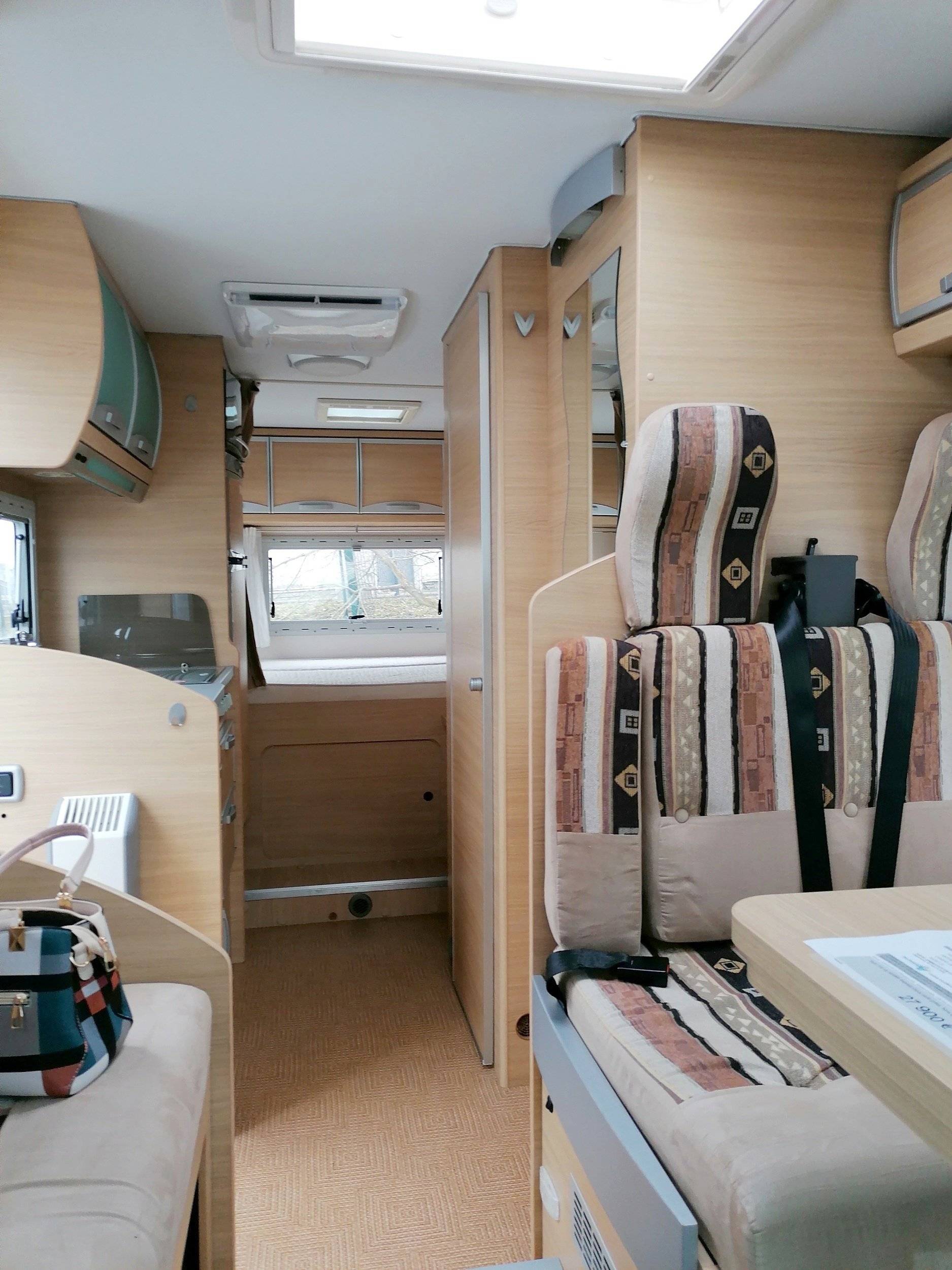 Área de jantar Renault Master 3,0 l. dCi 140 ch. - Yescapa