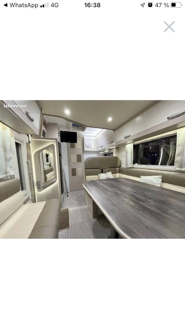 Dining Area Fiat 2,3 l 130 ch. - Yescapa