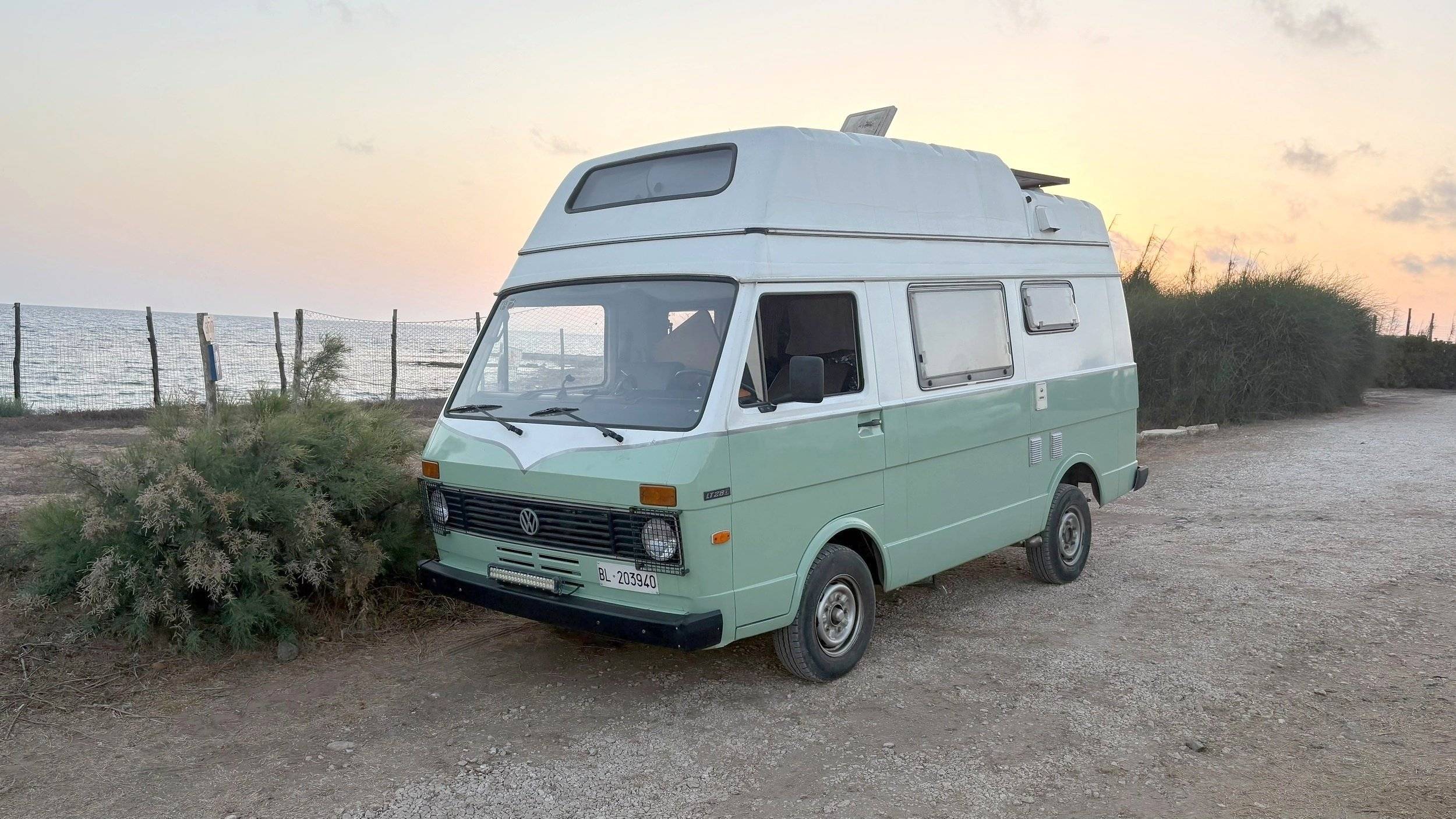 Front view from 3/4 Volkswagen - Yescapa