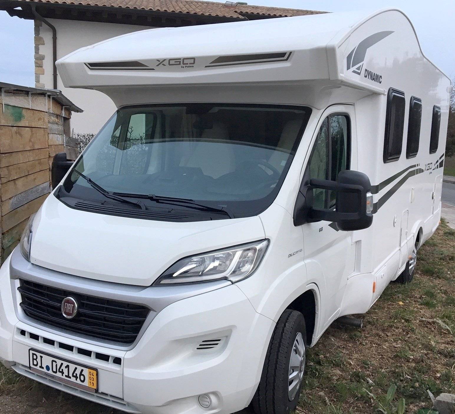 schräge Vorderansicht Fiat - Yescapa