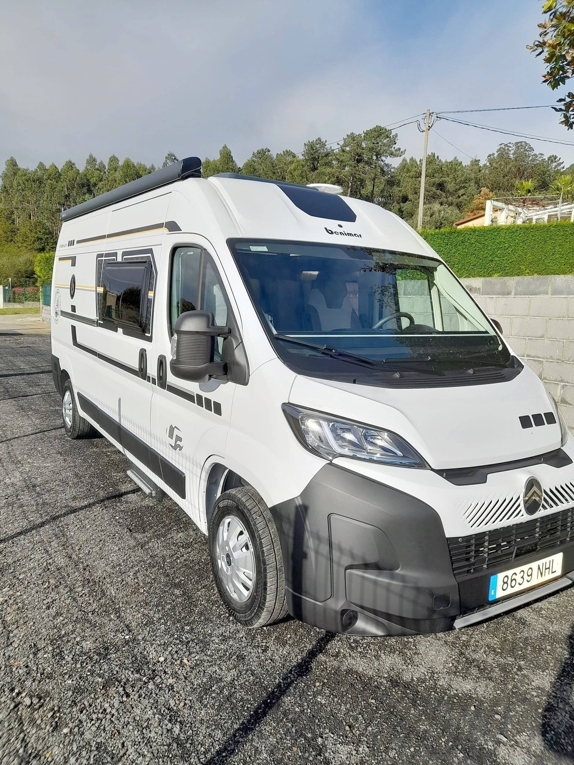 Voorkant 3/4 Citroën jumper 140cv - Yescapa