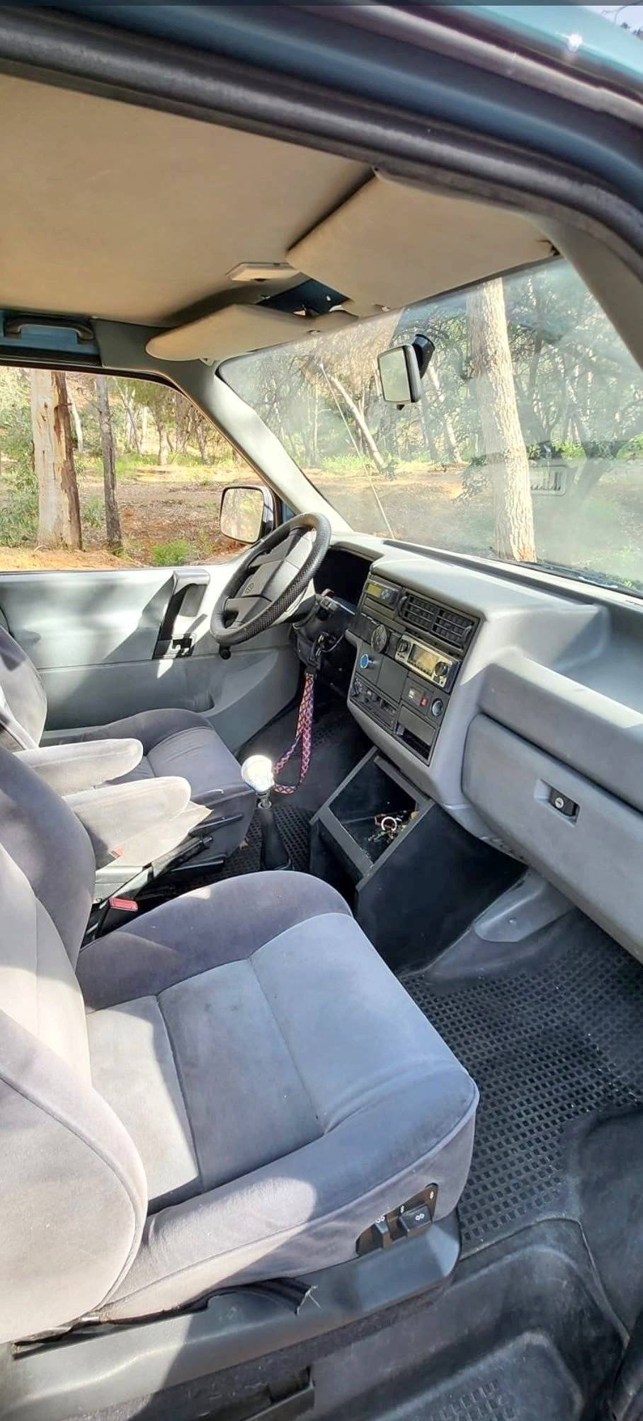Cabina di guida Volkswagen Trasporter - Yescapa