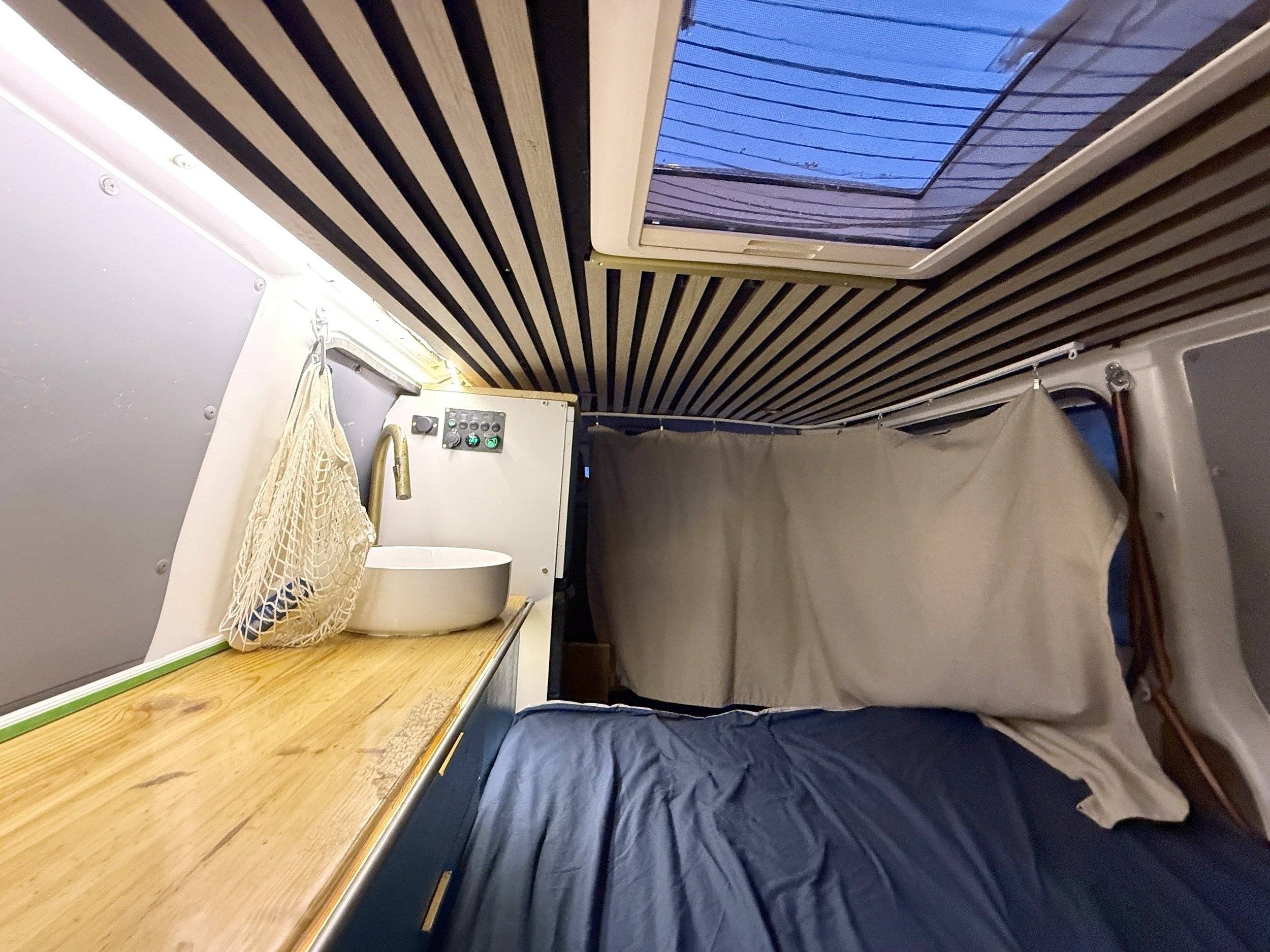 Schlafplätze Volkswagen Volkswagen Transporter T5 - Yescapa