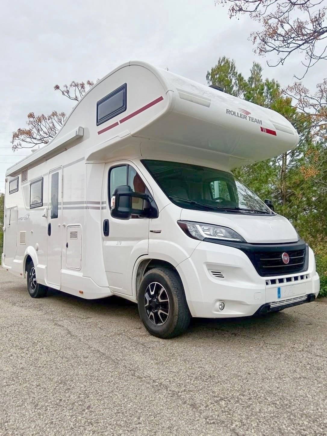 Front view from 3/4 Fiat - Yescapa